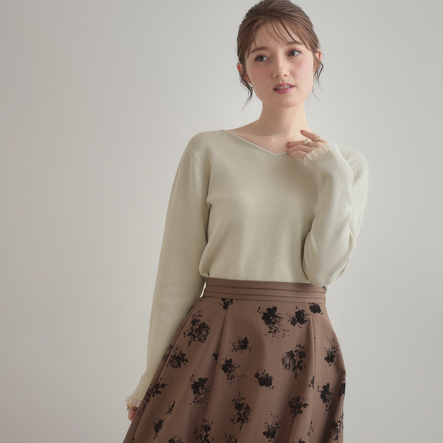 クチュール ブローチ Couture Brooch 前後2WAYラメリブ シアープチフリルニット （ライトグレー(011)） ライトグレー(011)