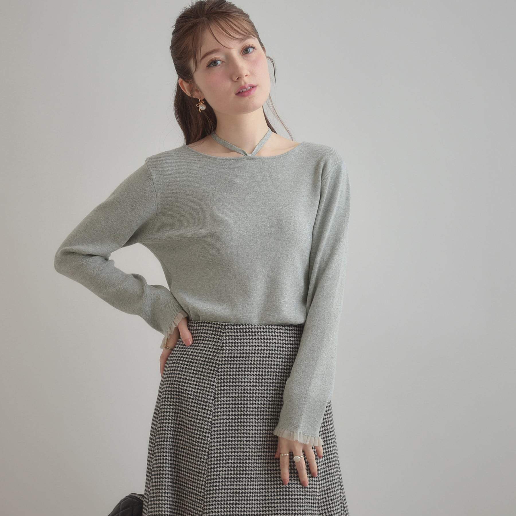 クチュール ブローチ Couture Brooch 前後2WAYラメリブ シアープチフリルニット （ライトグレー(011)） ライトグレー(011)