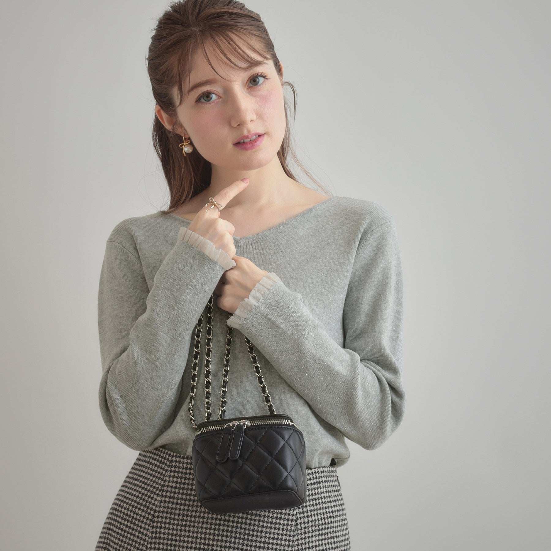 クチュール ブローチ Couture Brooch 前後2WAYラメリブ シアープチフリルニット （ライトグレー(011)） ライトグレー(011)