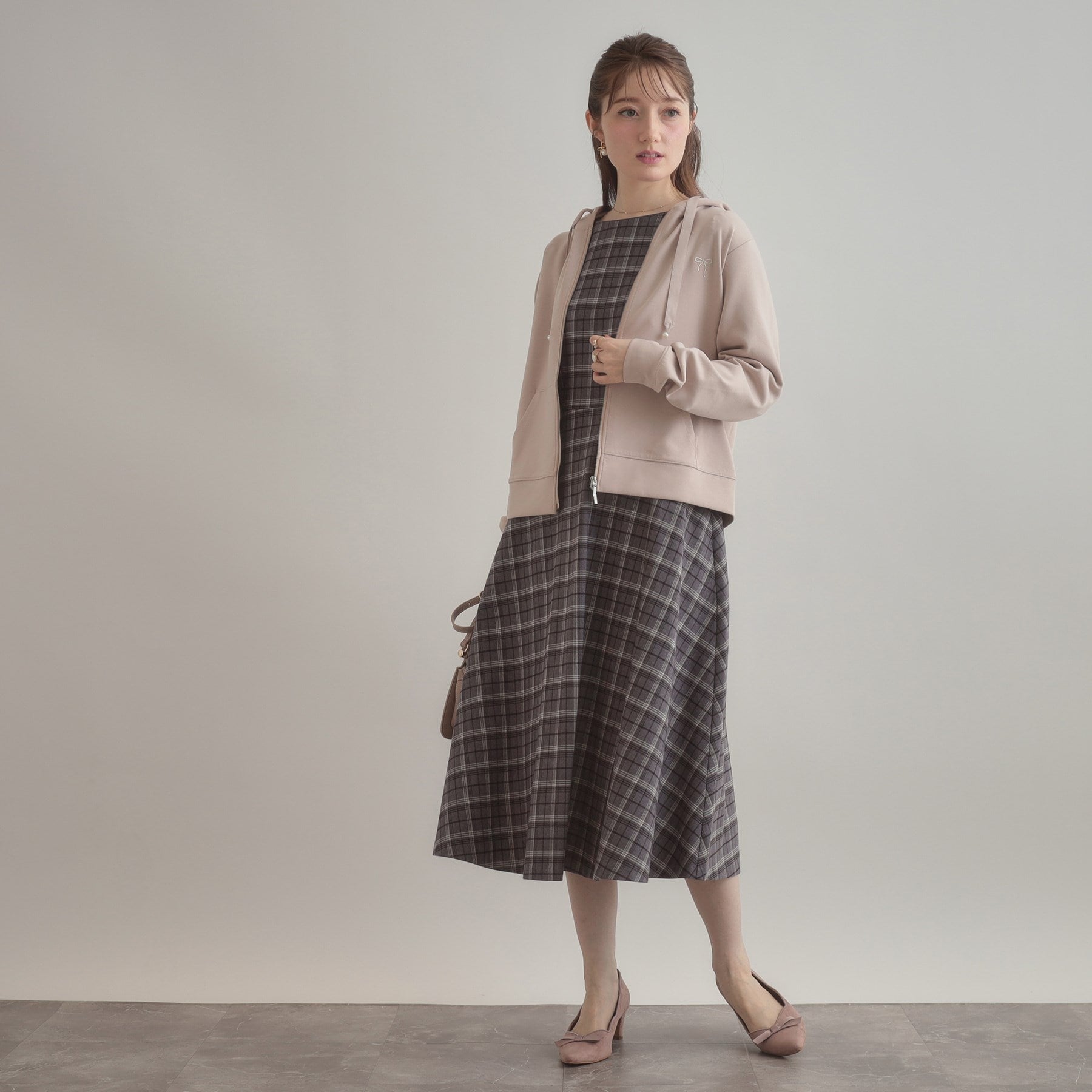 クチュール ブローチ Couture Brooch リボン刺繍ダンボールZIPフーディ （ブラック(019)） ブラック(019)