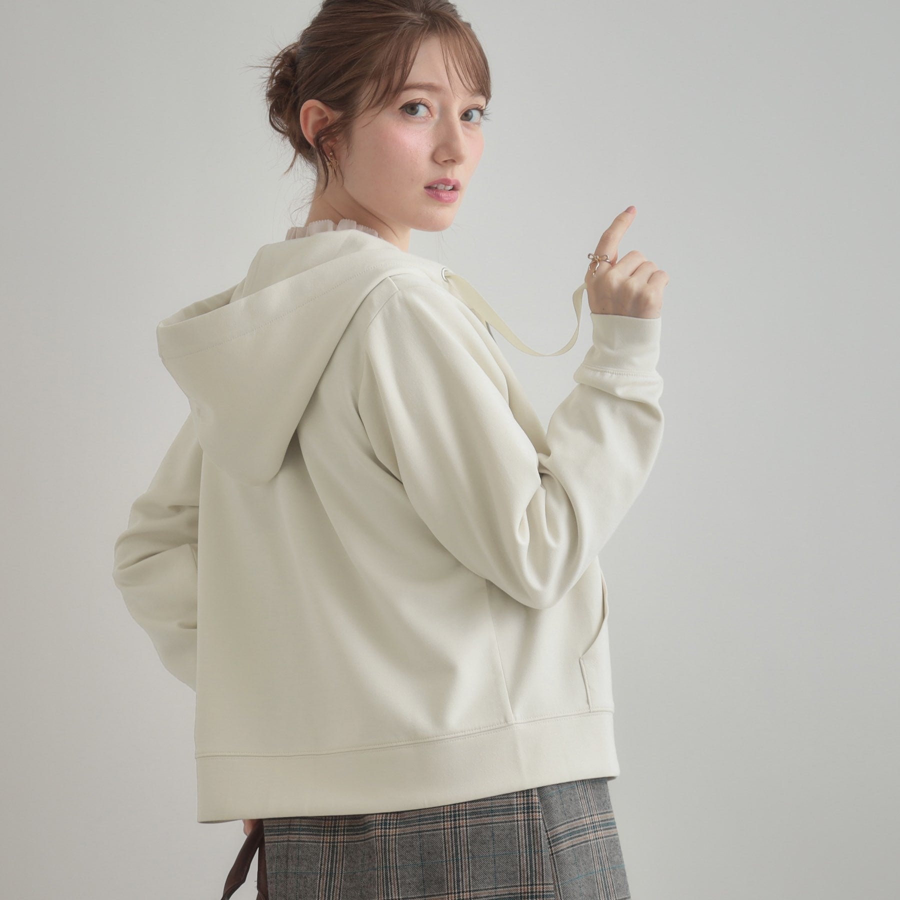 クチュール ブローチ Couture Brooch リボン刺繍ダンボールZIPフーディ （ブラック(019)） ブラック(019)