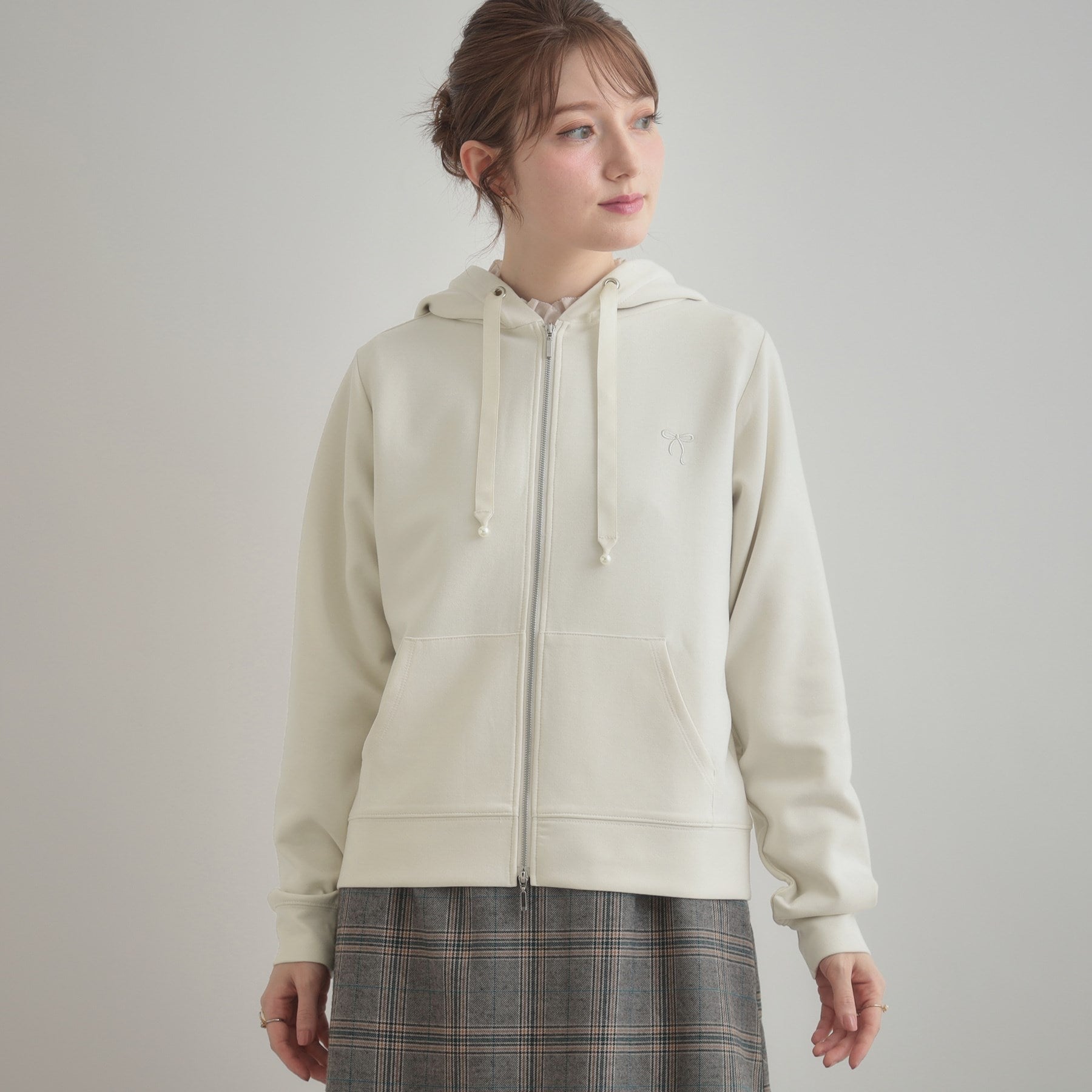 クチュール ブローチ Couture Brooch リボン刺繍ダンボールZIPフーディ （ブラック(019)） ブラック(019)