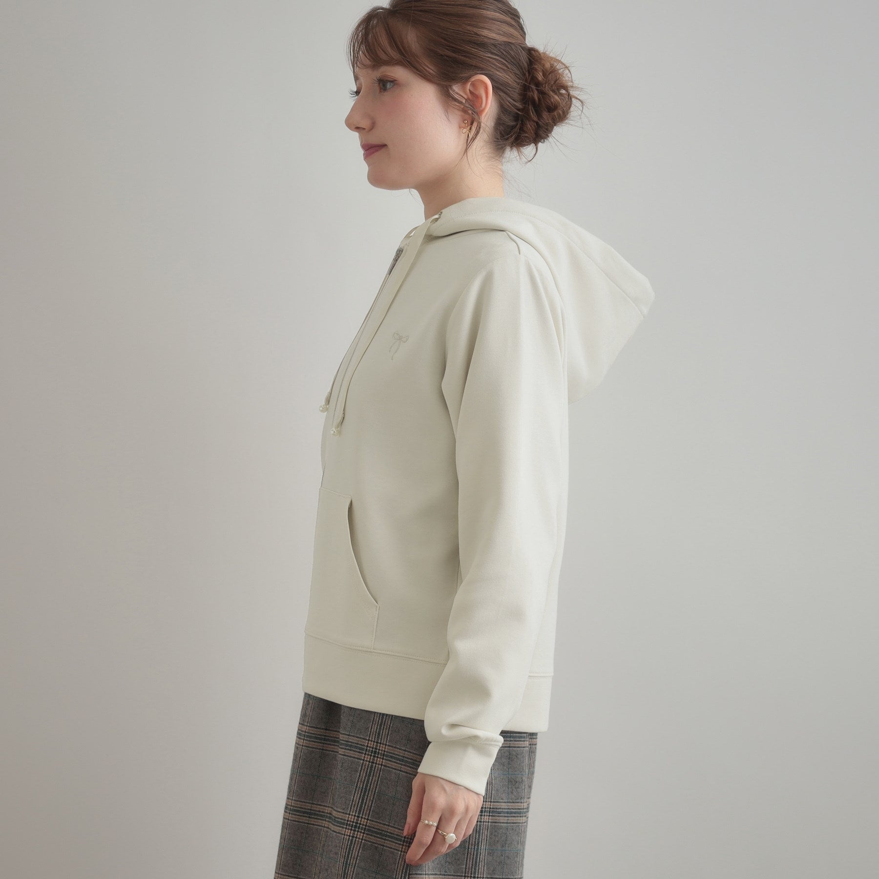 クチュール ブローチ Couture Brooch リボン刺繍ダンボールZIPフーディ （ブラック(019)） ブラック(019)