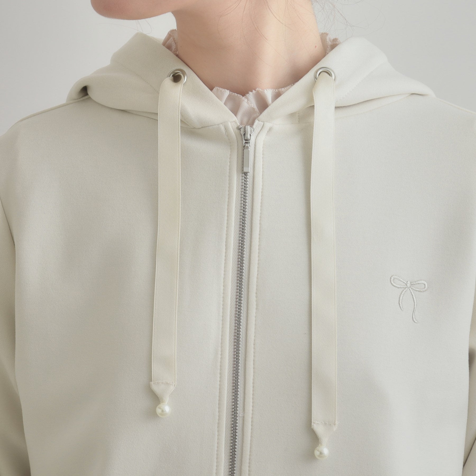 クチュール ブローチ Couture Brooch リボン刺繍ダンボールZIPフーディ （ブラック(019)） ブラック(019)