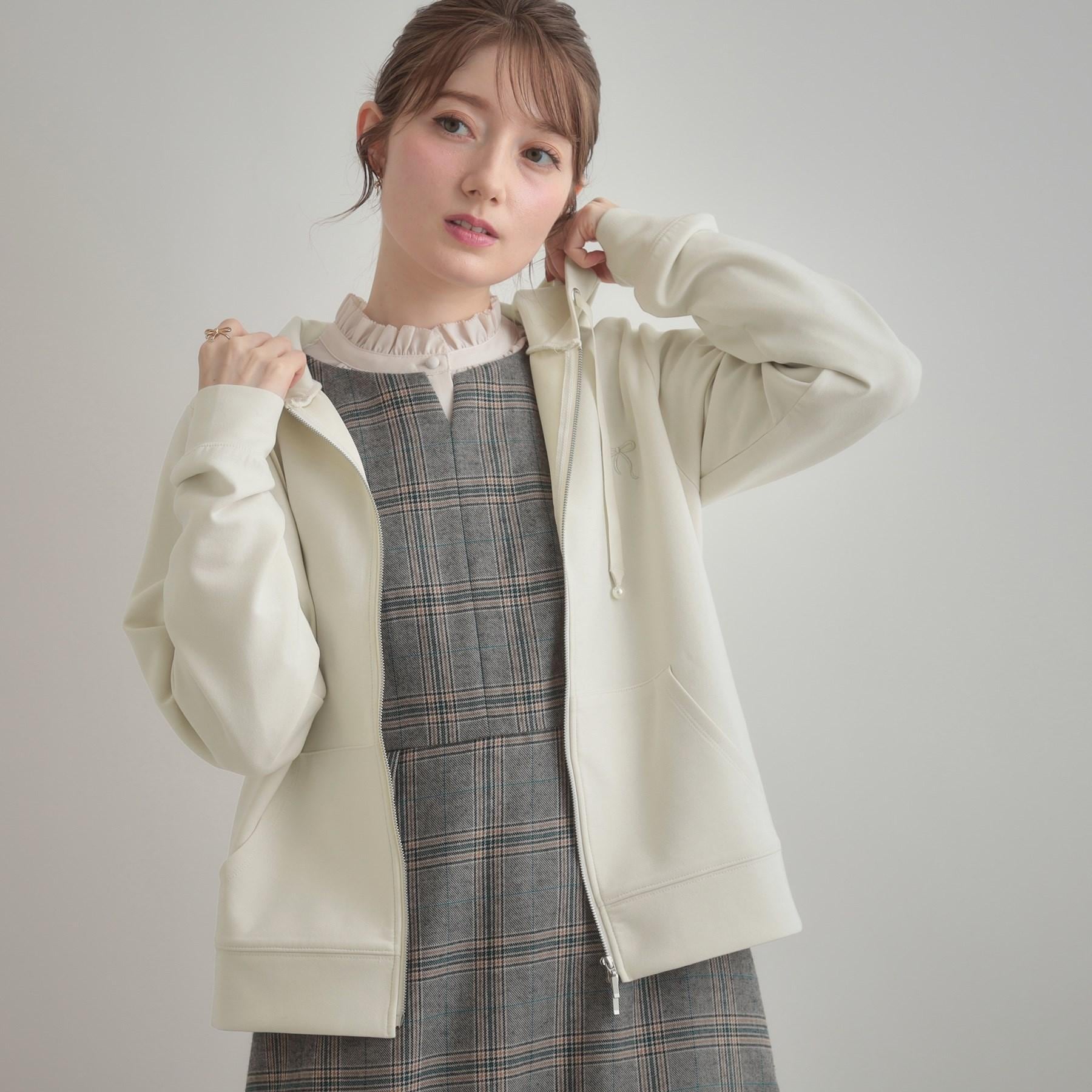 クチュール ブローチ Couture Brooch リボン刺繍ダンボールZIPフーディ （アイボリー(004)） アイボリー(004)