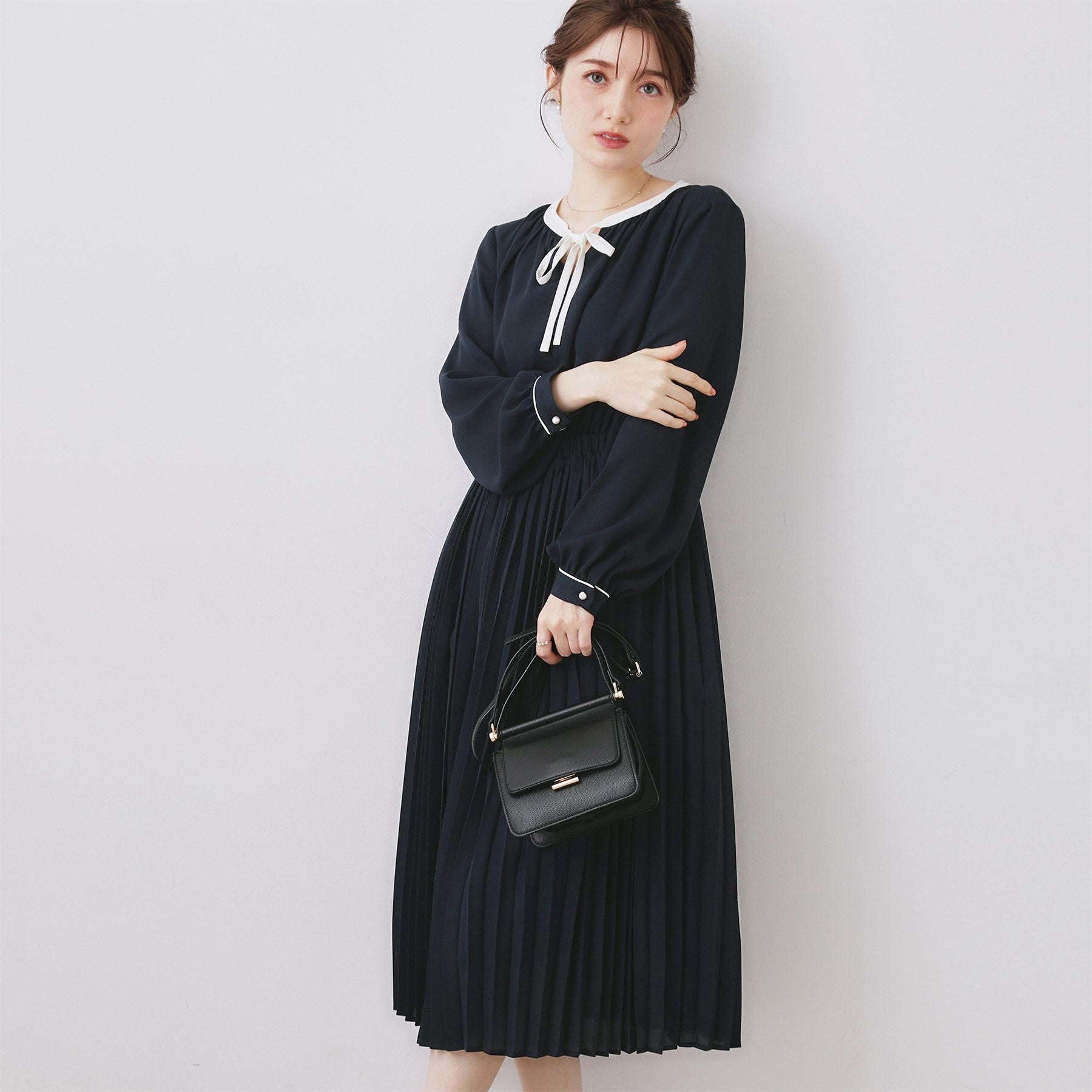 クチュール ブローチ Couture Brooch 配色シフォンプリーツワンピース （ネイビー(094)） ネイビー(094)