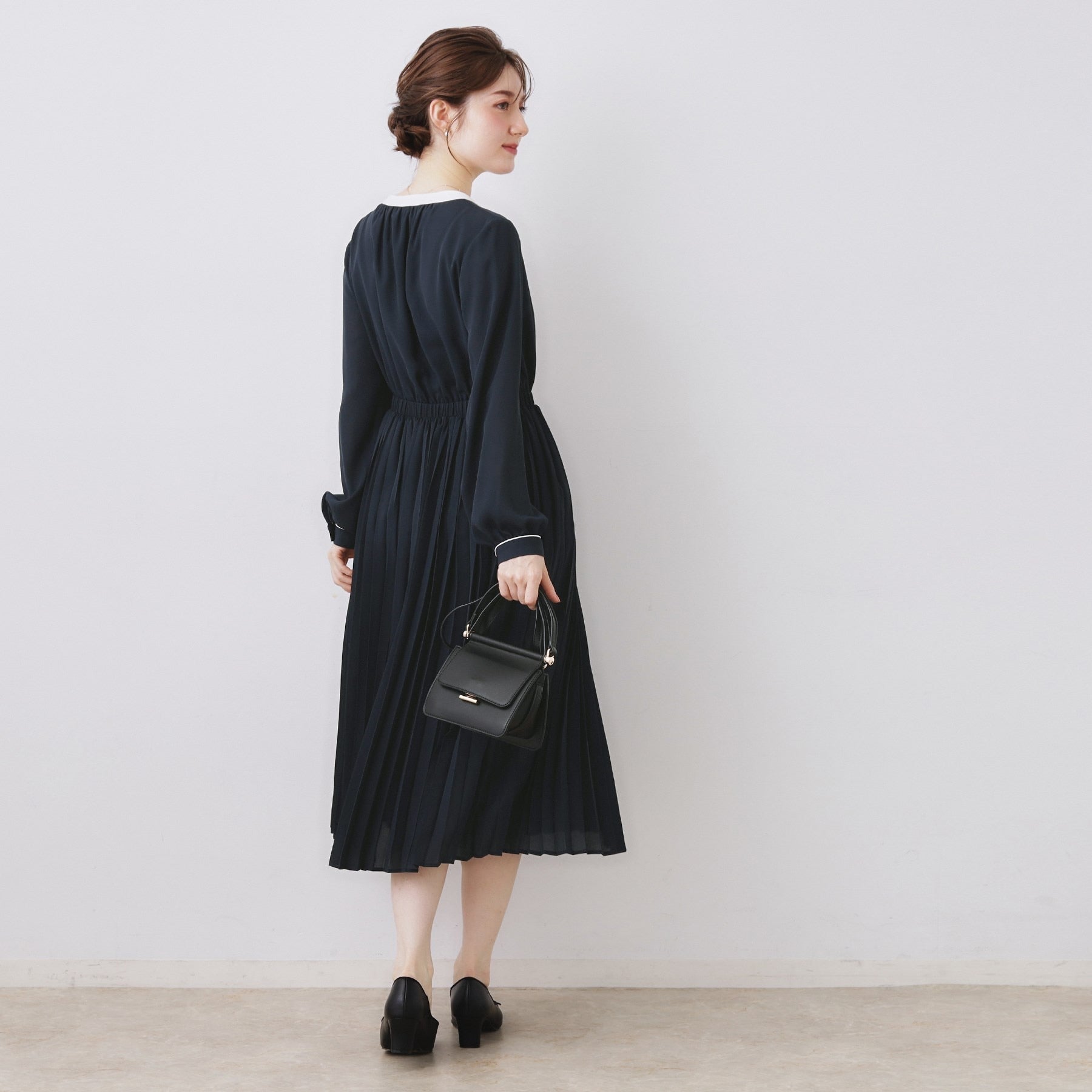 クチュール ブローチ Couture Brooch 配色シフォンプリーツワンピース （ネイビー(094)） ネイビー(094)