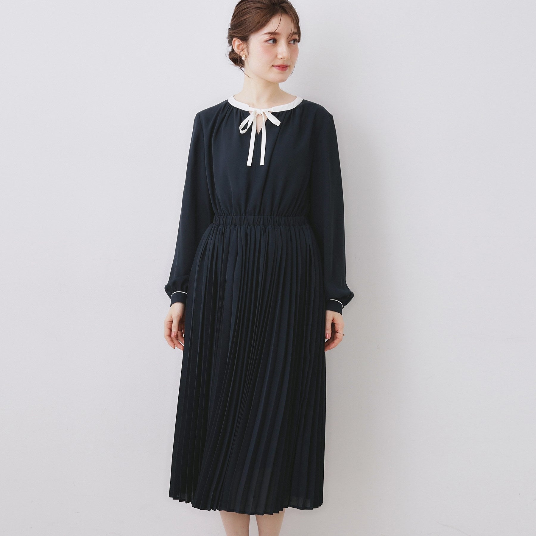 クチュール ブローチ Couture Brooch 配色シフォンプリーツワンピース （ネイビー(094)） ネイビー(094)