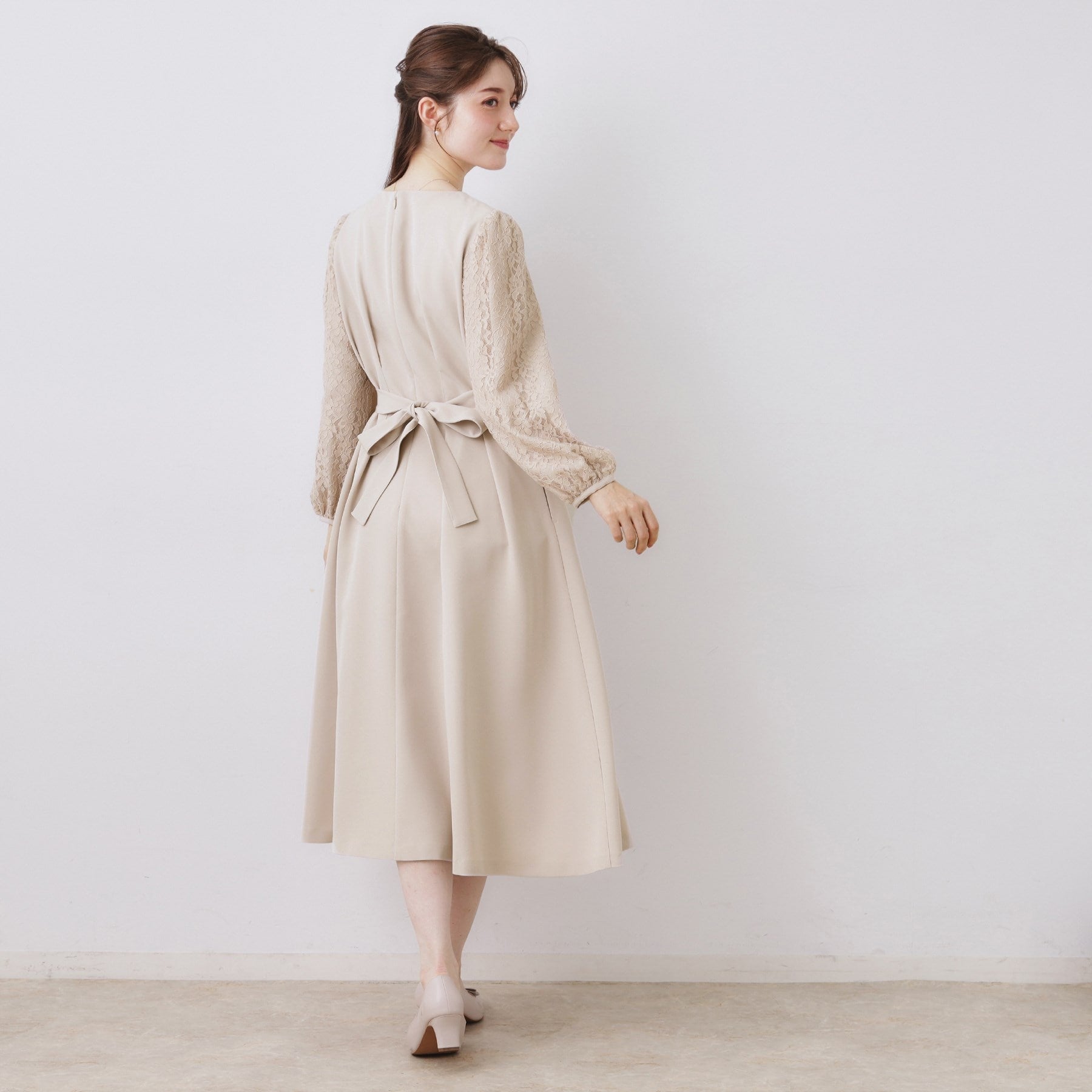 クチュール ブローチ Couture Brooch レース袖タックフレアワンピース （ピンクベージュ(053)） ピンクベージュ(053)