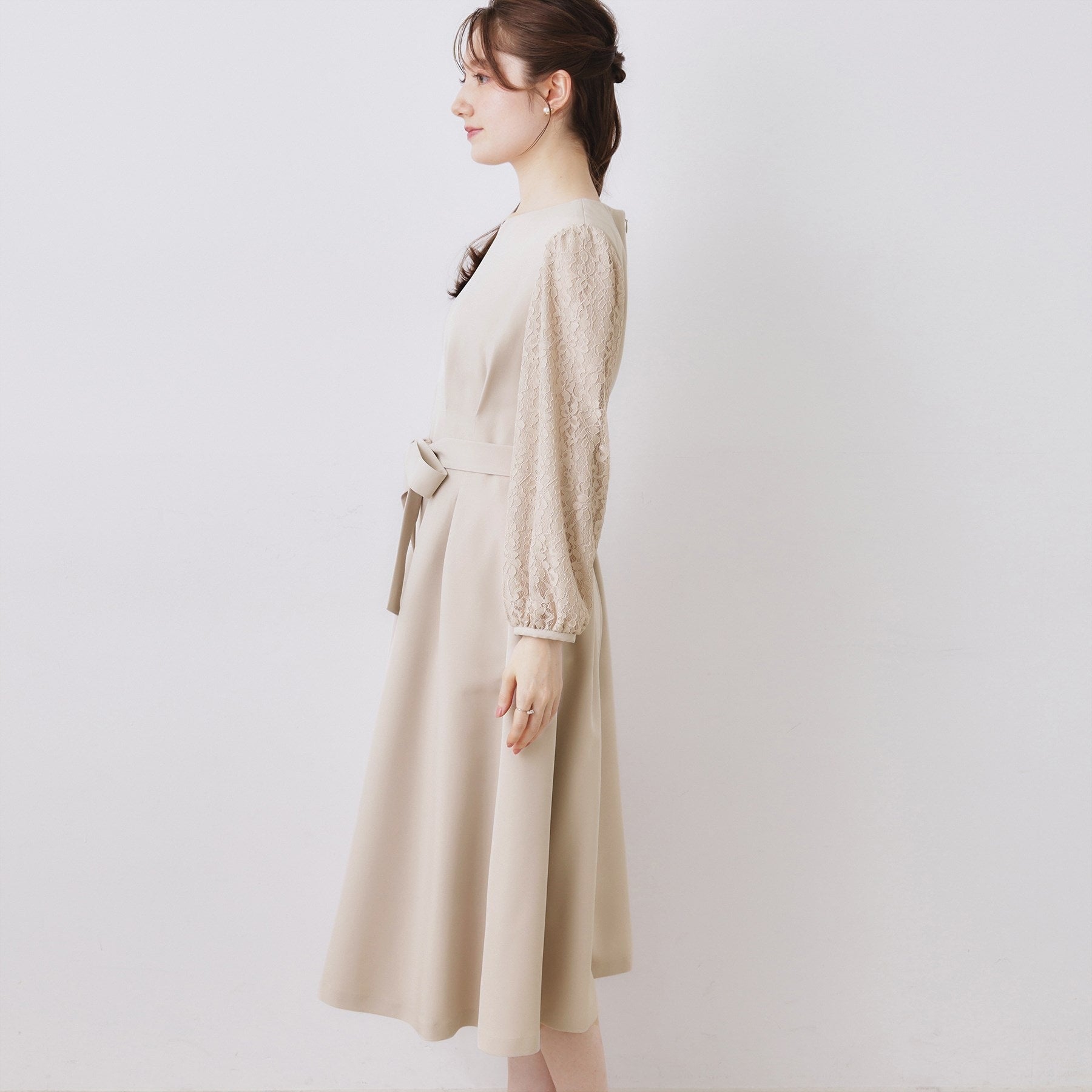 クチュール ブローチ Couture Brooch レース袖タックフレアワンピース （ピンクベージュ(053)） ピンクベージュ(053)