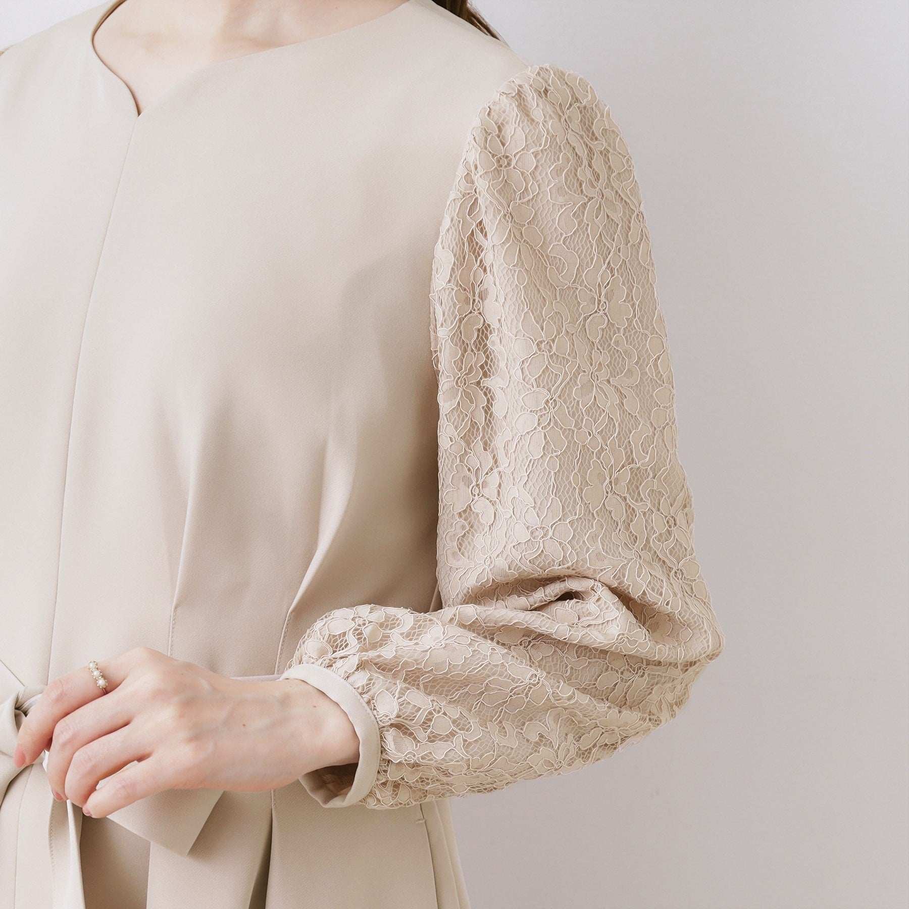 クチュール ブローチ Couture Brooch レース袖タックフレアワンピース （ピンクベージュ(053)） ピンクベージュ(053)