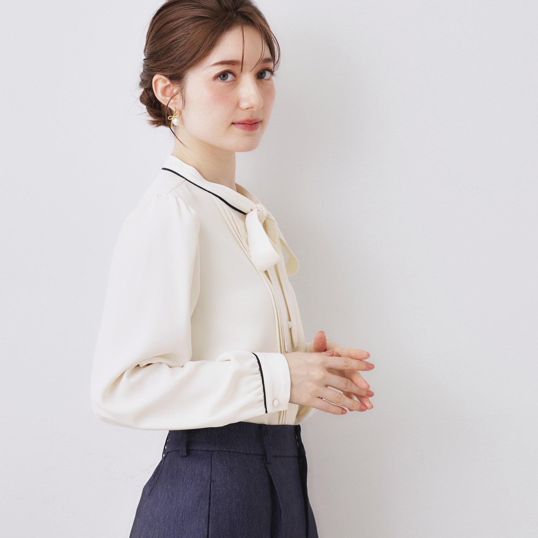 クチュール ブローチ Couture Brooch 配色タックタイブラウス （ピンクベージュ(553)） ピンクベージュ(553)