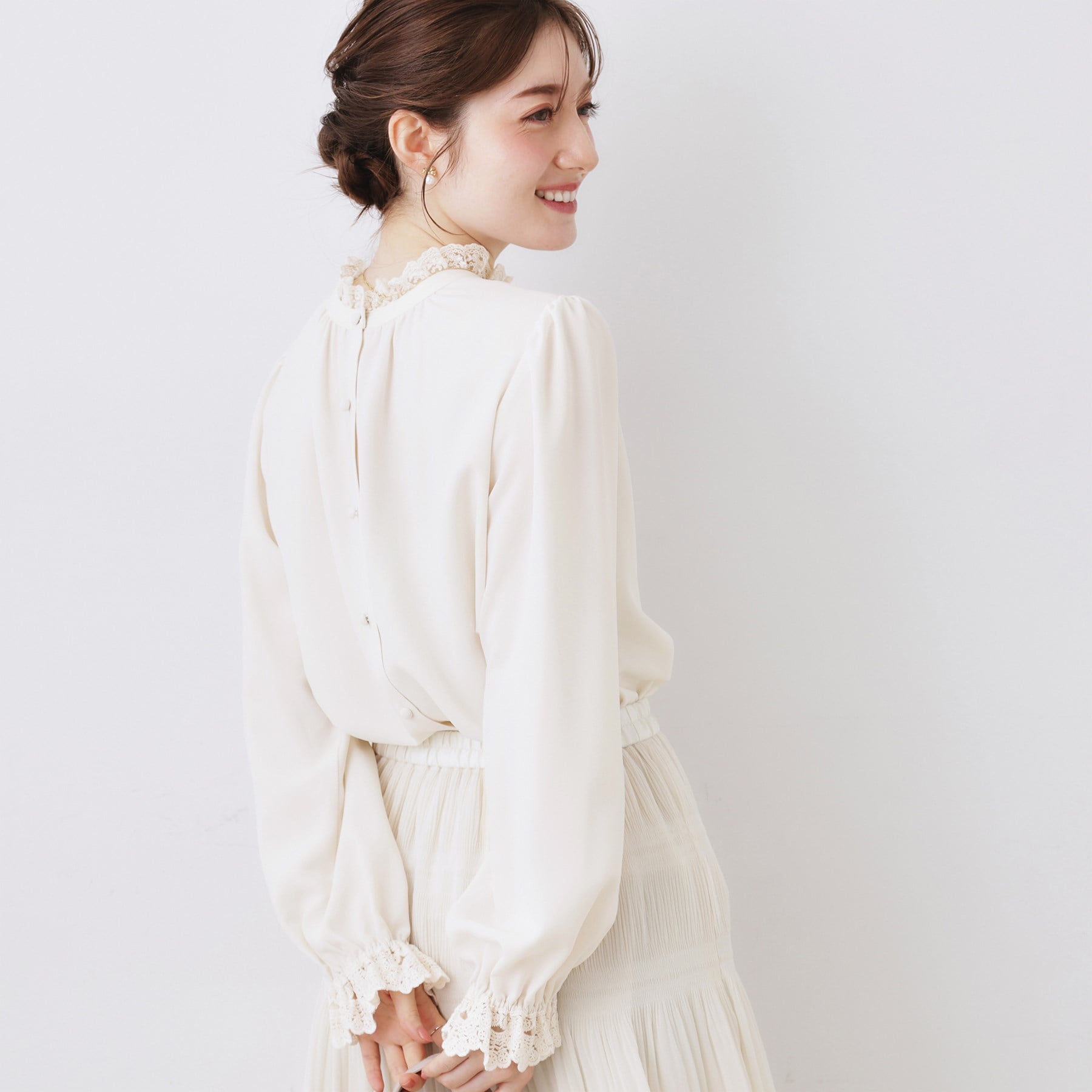 クチュール ブローチ Couture Brooch 前後2WAYエンブロレースブラウス （ライトピンク(070)） ライトピンク(070)