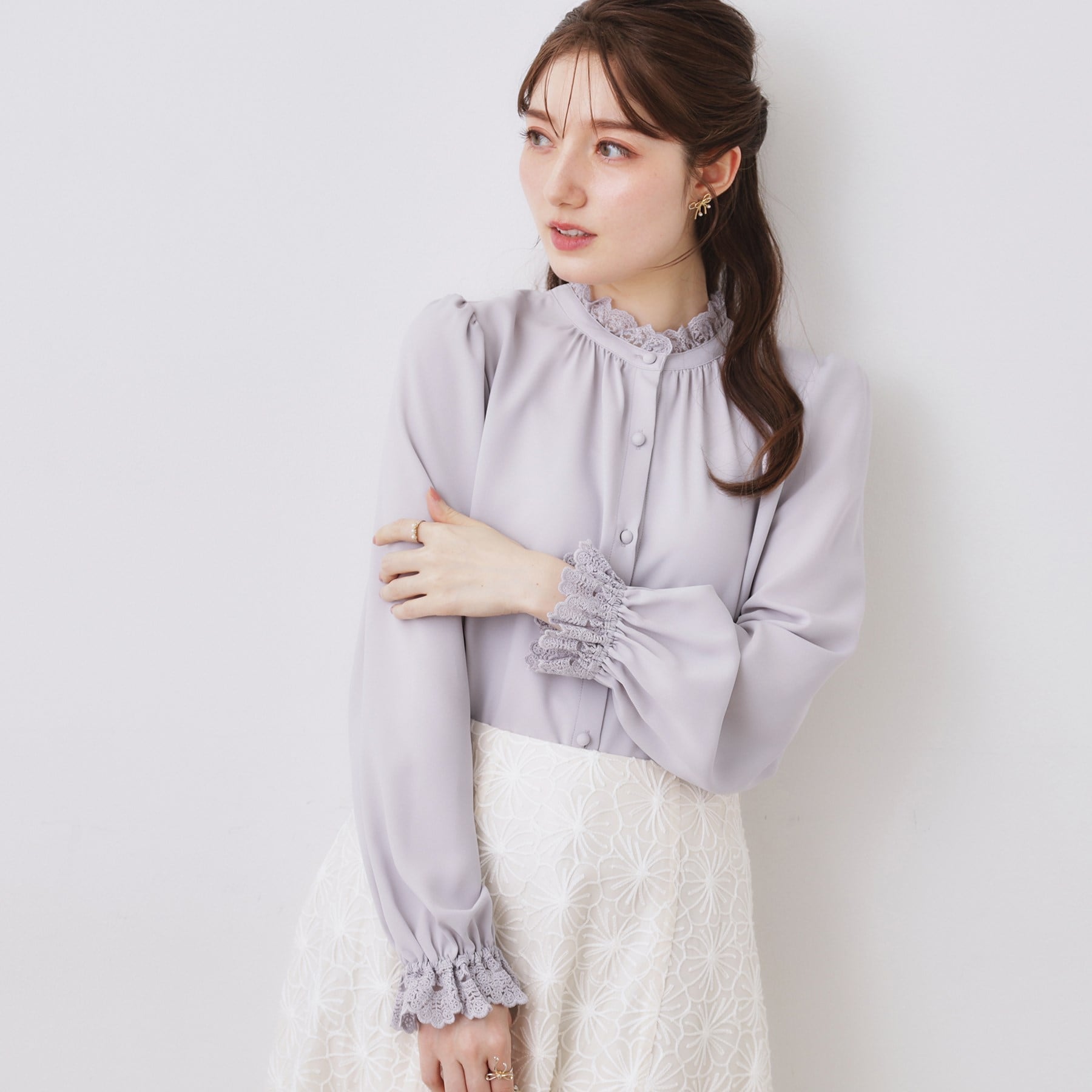 クチュール ブローチ Couture Brooch 前後2WAYエンブロレースブラウス （ライトピンク(070)） ライトピンク(070)