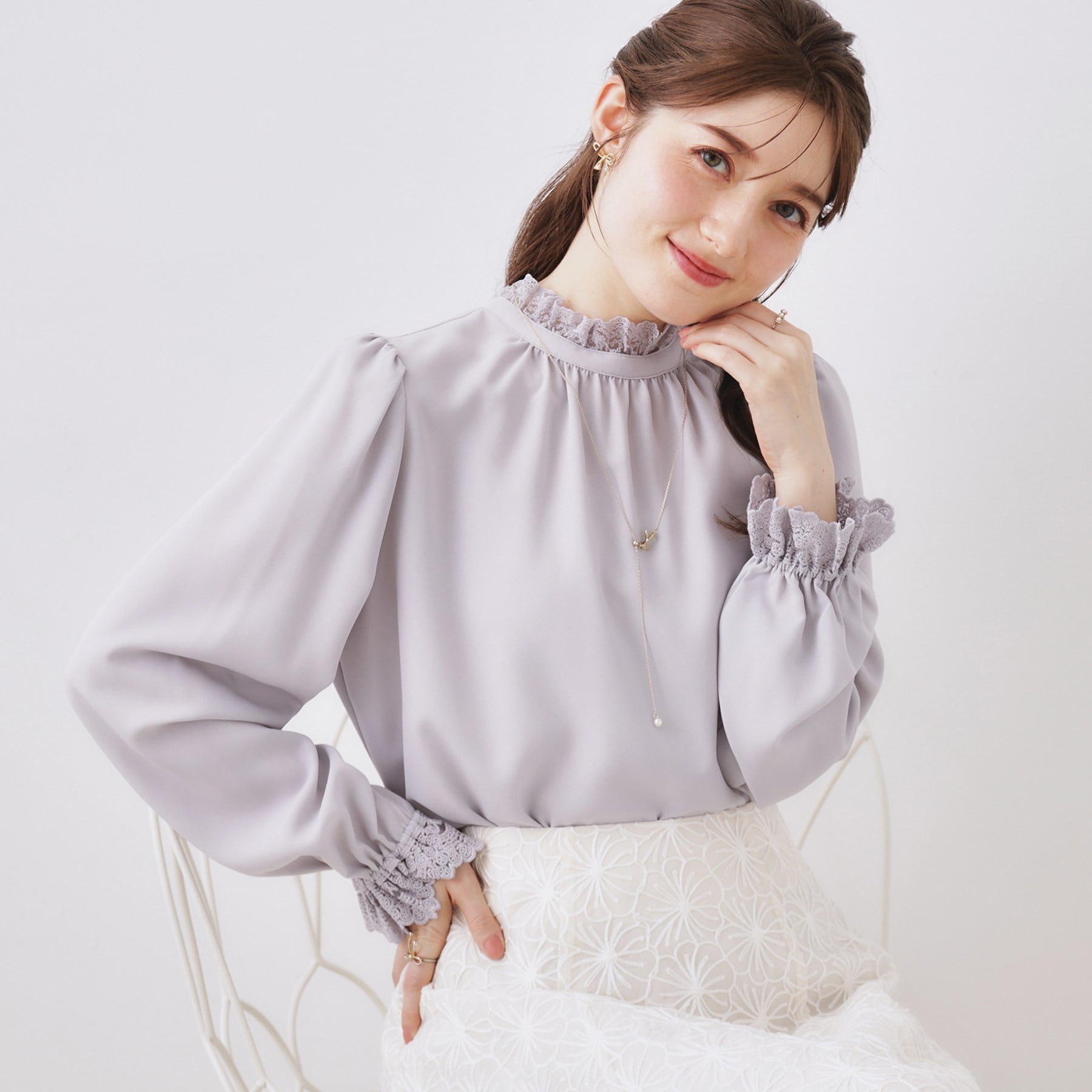 クチュール ブローチ Couture Brooch 前後2WAYエンブロレースブラウス （ライトグレー(011)） ライトグレー(011)