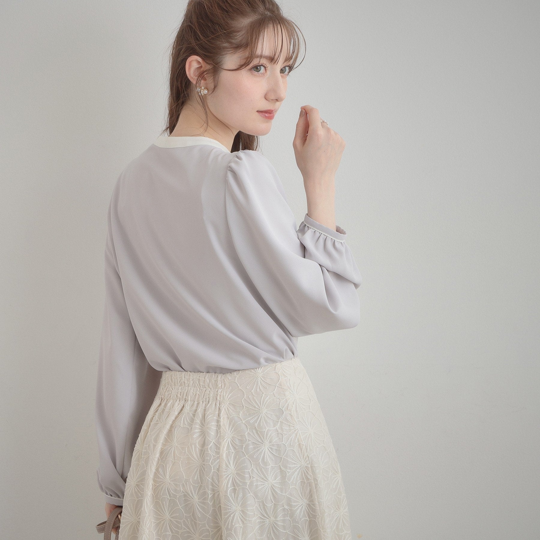 クチュール ブローチ Couture Brooch 配色細リボンタイ （ライトグレー(511)） ライトグレー(511)