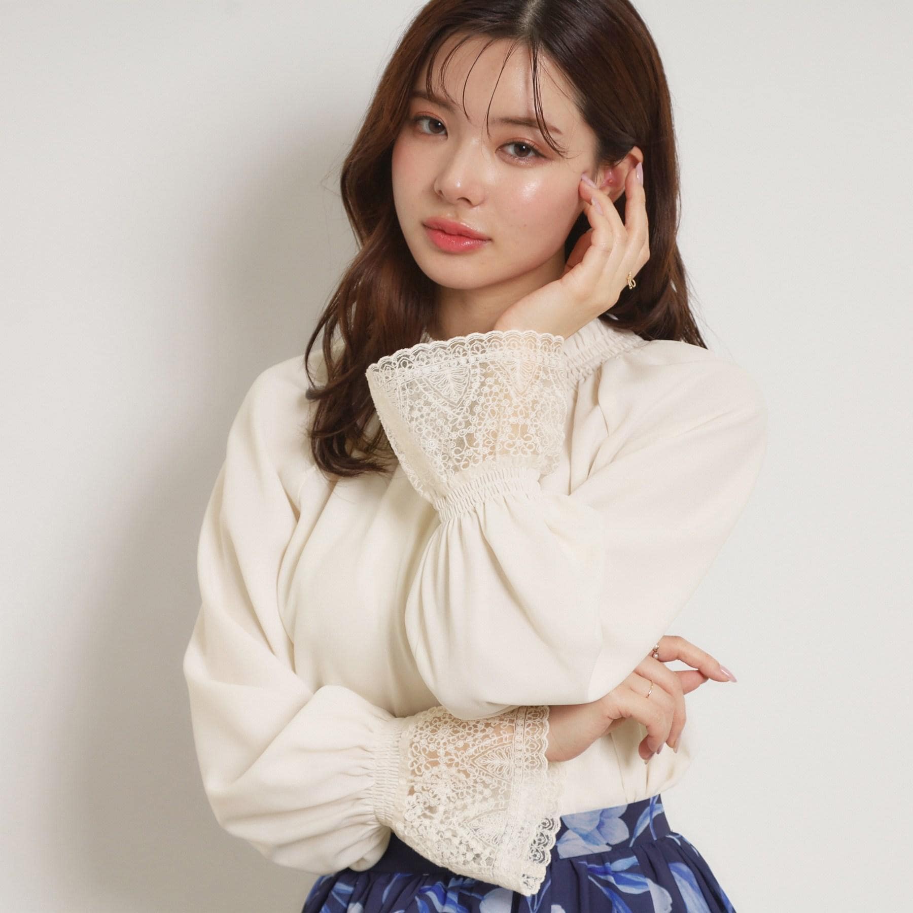 クチュール ブローチ Couture Brooch レースカフスピコシャーリングバックリボンブラウス （ブラック(019)） ブラック(019)