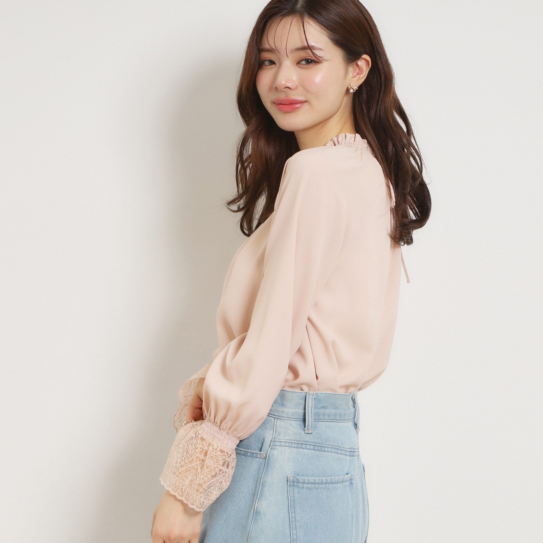 クチュール ブローチ Couture Brooch レースカフスピコシャーリングバックリボンブラウス （ブラック(019)） ブラック(019)