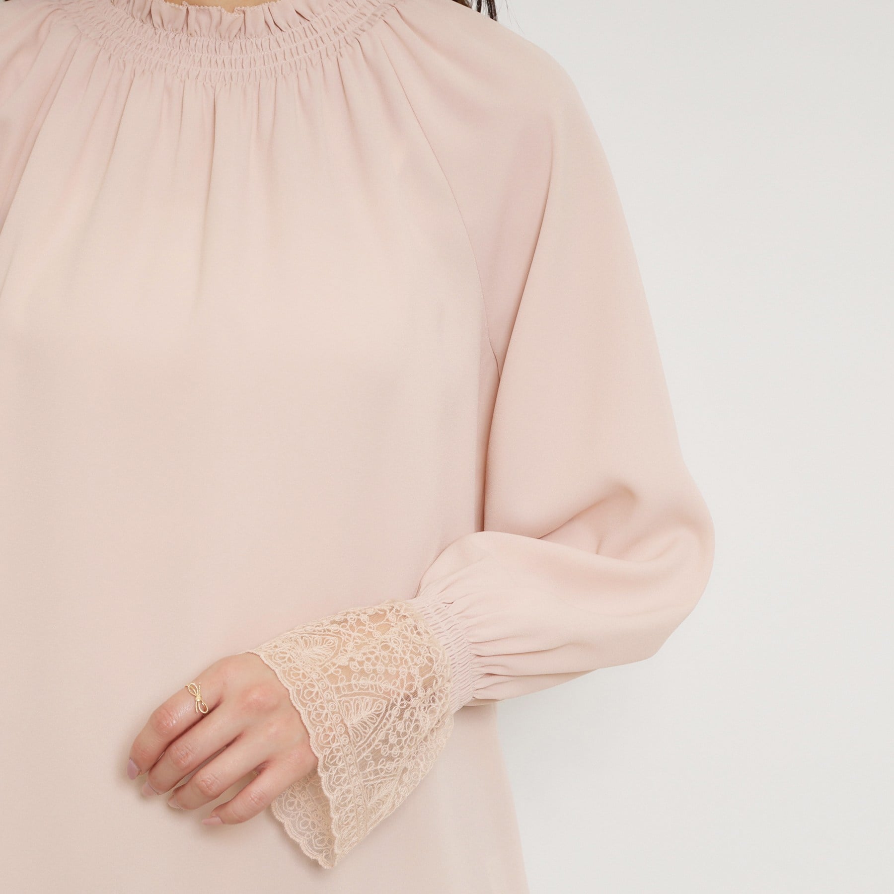 クチュール ブローチ Couture Brooch レースカフスピコシャーリングバックリボンブラウス （ブラック(019)） ブラック(019)