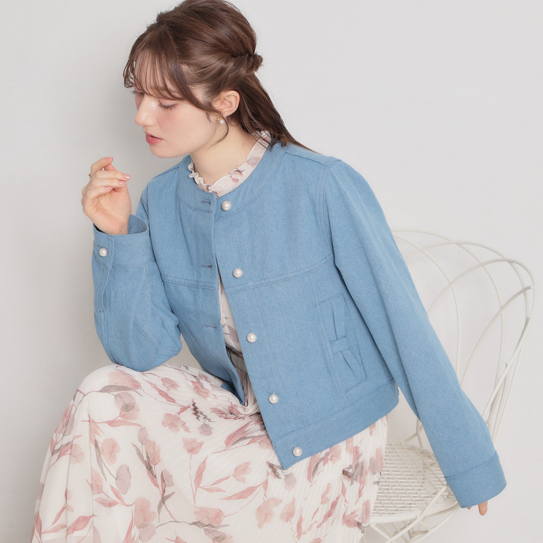 クチュール ブローチ Couture Brooch パール調ボタンデニムジャケット （ブルー(091)） ブルー(091)