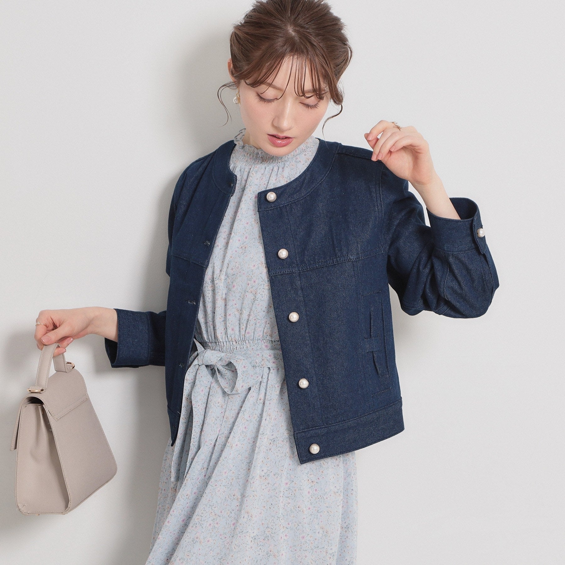 クチュール ブローチ Couture Brooch パール調ボタンデニムジャケット （ブルー(091)） ブルー(091)