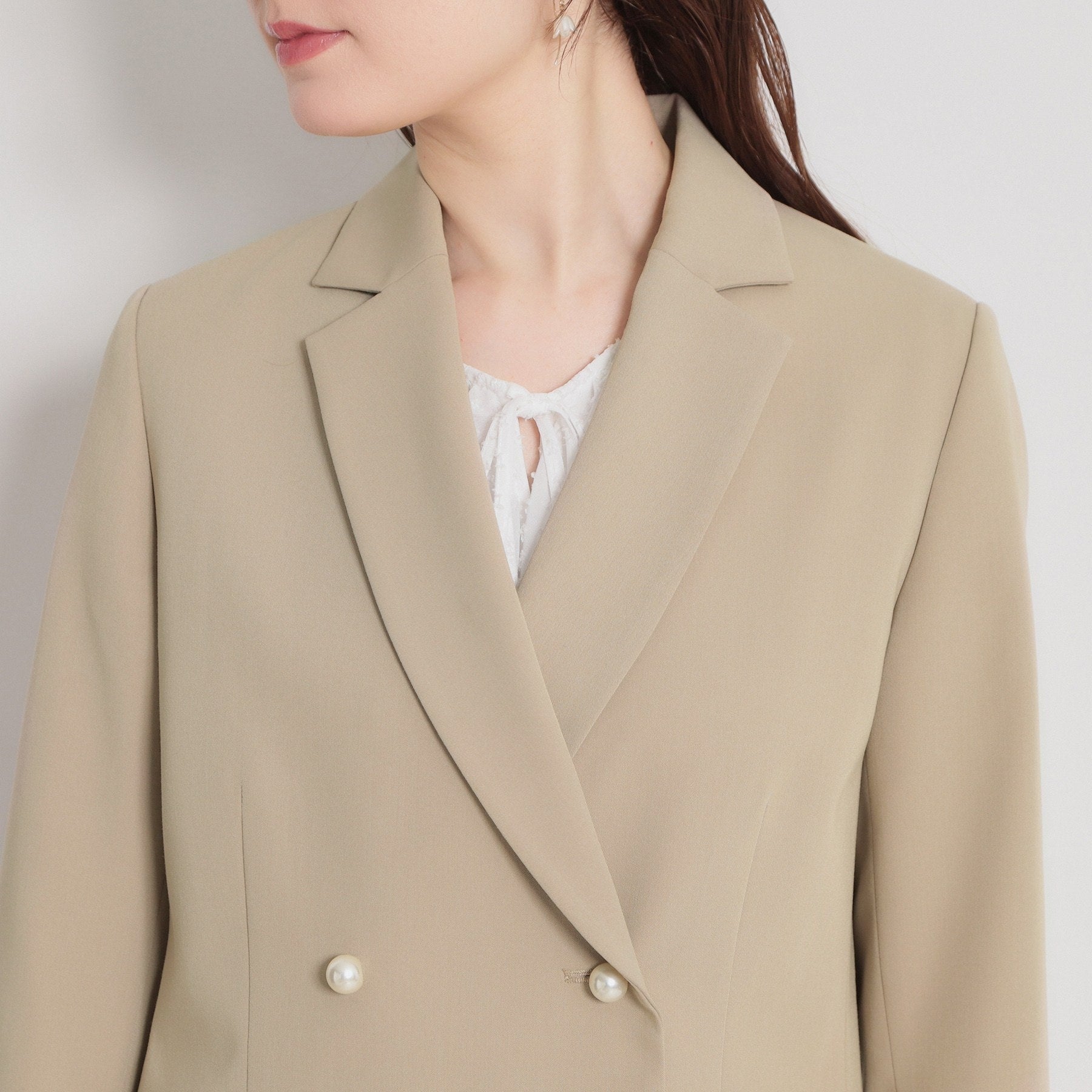 クチュール ブローチ Couture Brooch パール調ボタンテーラードジャケット （ベージュ(052)） ベージュ(052)