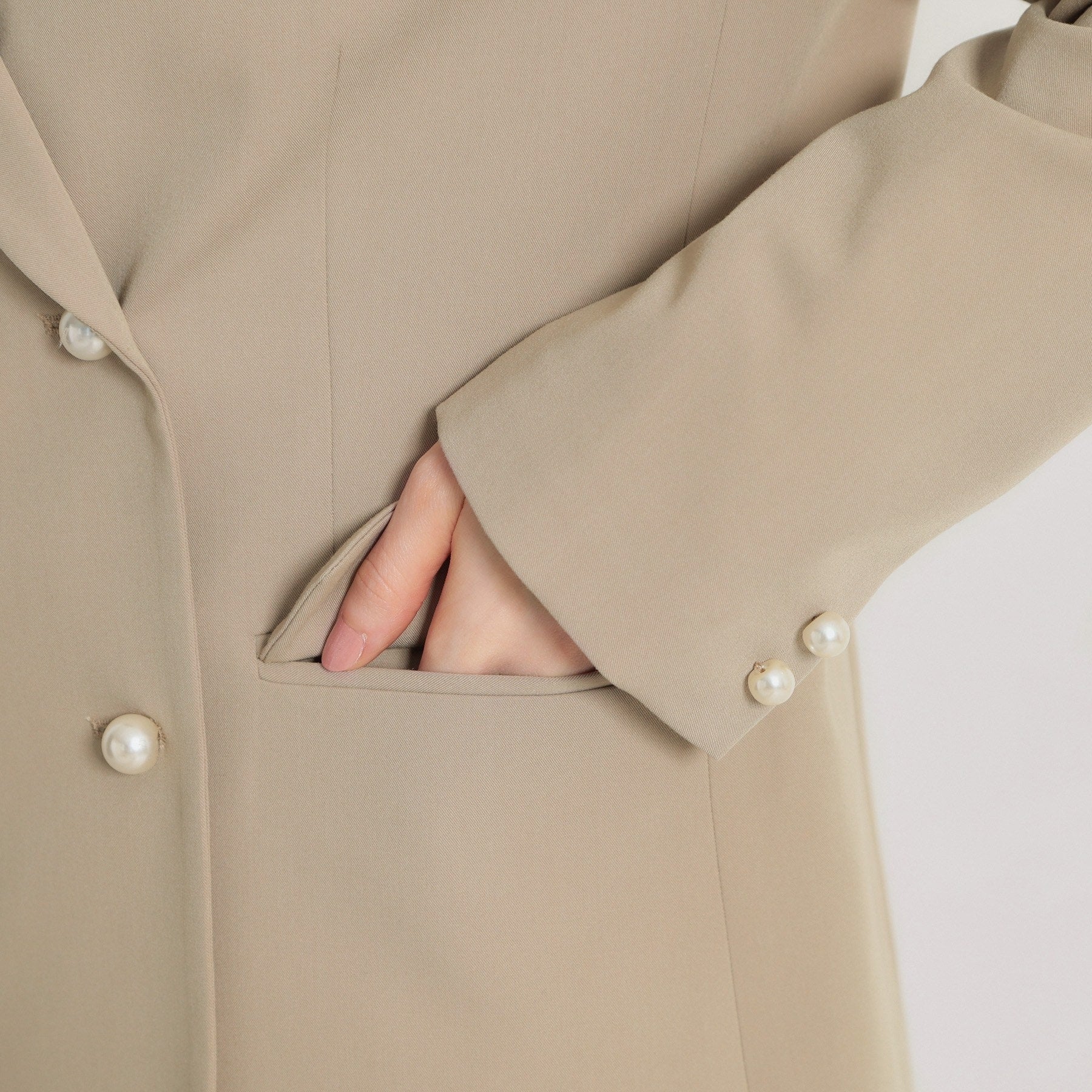 クチュール ブローチ Couture Brooch パール調ボタンテーラードジャケット （ベージュ(052)） ベージュ(052)