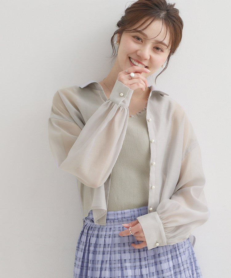 クチュール ブローチ Couture Brooch パール調ボタン・オーガンジーショート丈シアーシャツ （ピンクベージュ(053)） ピンクベージュ(053)