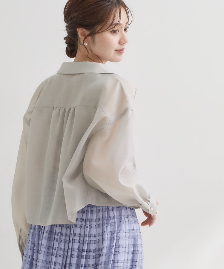 クチュール ブローチ Couture Brooch パール調ボタン・オーガンジーショート丈シアーシャツ （ピンクベージュ(053)） ピンクベージュ(053)
