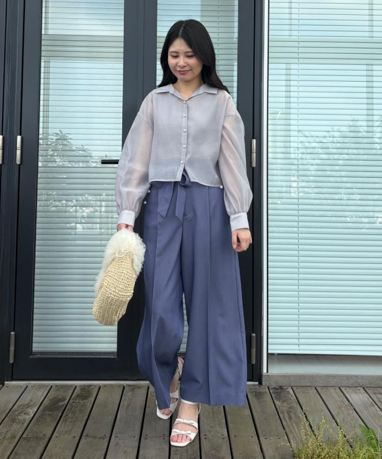 クチュール ブローチ Couture Brooch パール調ボタン・オーガンジーショート丈シアーシャツ （ピンクベージュ(053)） ピンクベージュ(053)