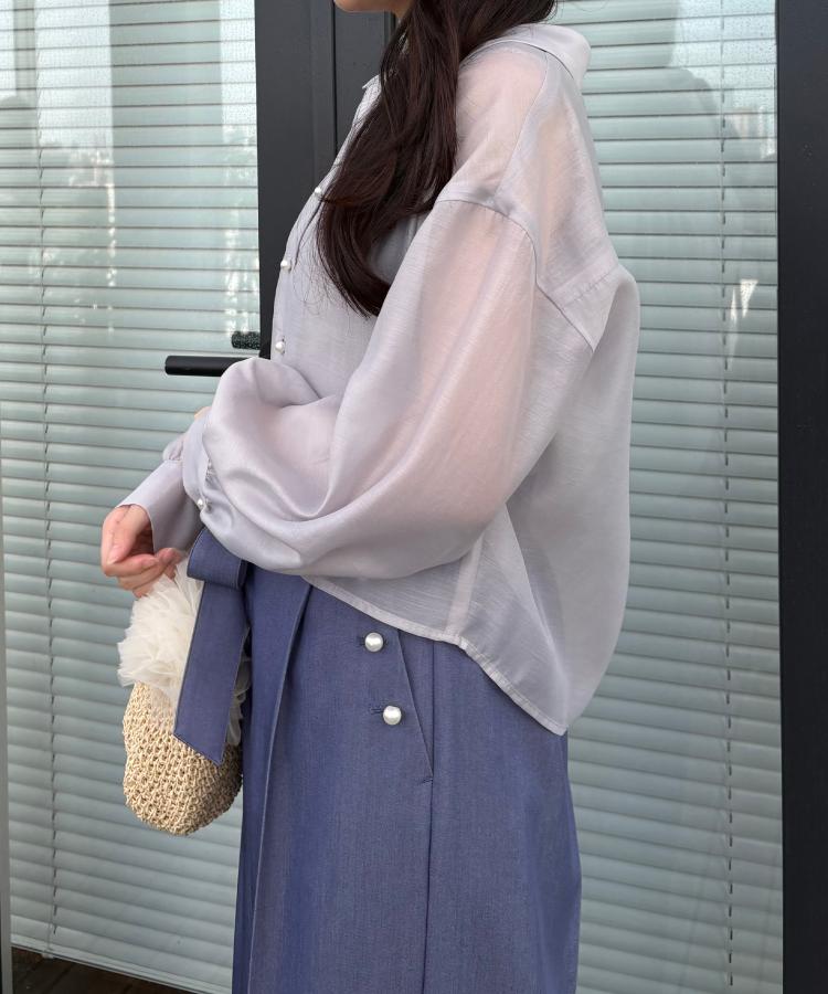 クチュール ブローチ Couture Brooch パール調ボタン・オーガンジーショート丈シアーシャツ （ピンクベージュ(053)） ピンクベージュ(053)