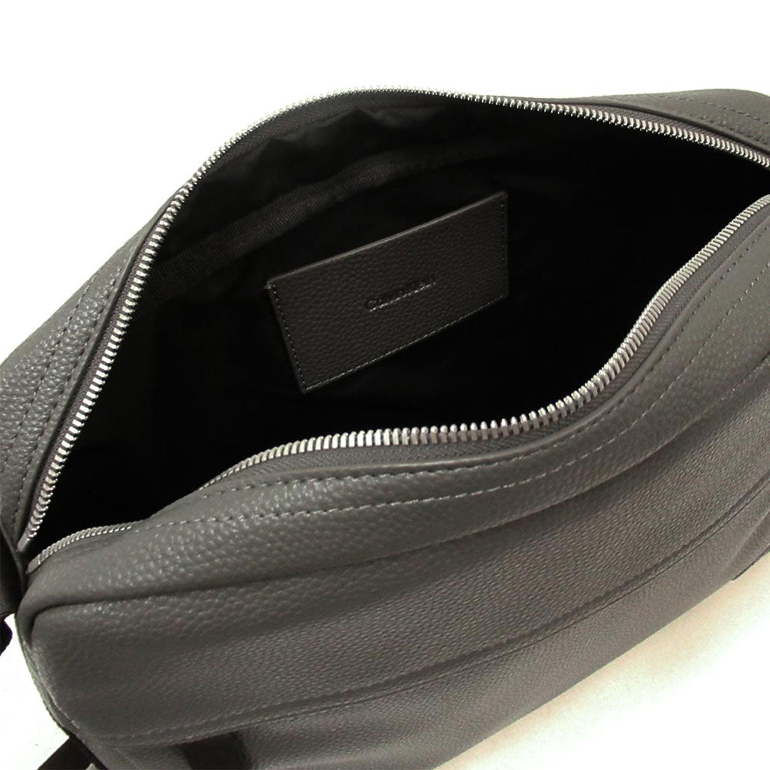 カルバン クライン Calvin Klein Calvin Klein カルバンクライン アウトレット カーゴ フライト バッグ ショルダーバッグ 4G3079G 022 （カーキグレー） カーキグレー