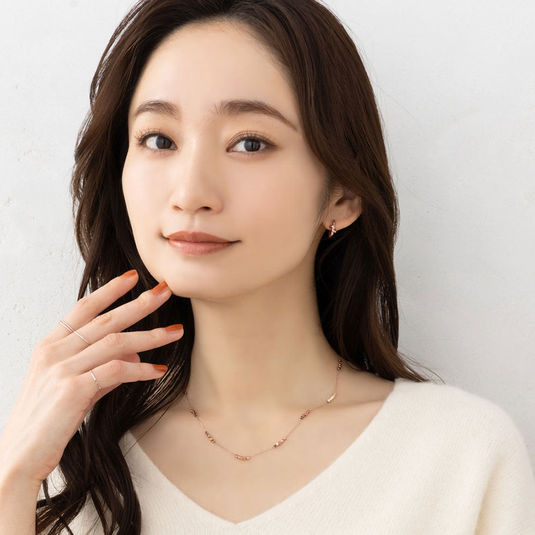 クリームドット Cream dot. ミニノットモチーフのステンレス製キャッチレスフープピアス （ピアス：シルバー） ピアス：シルバー