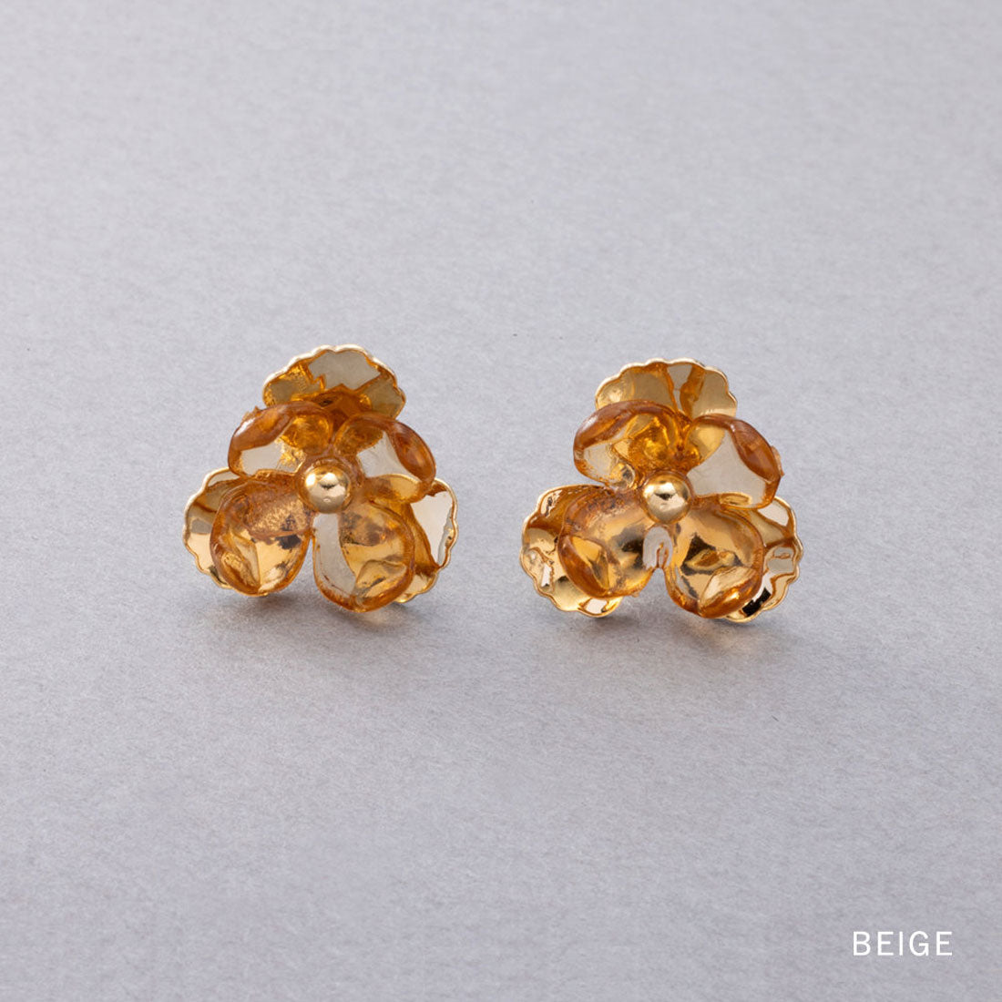 クリームドット Cream dot. メタルが効いたしっとりクリアカラーのフラワーピアス （ピアス：ブラウン） ピアス：ブラウン