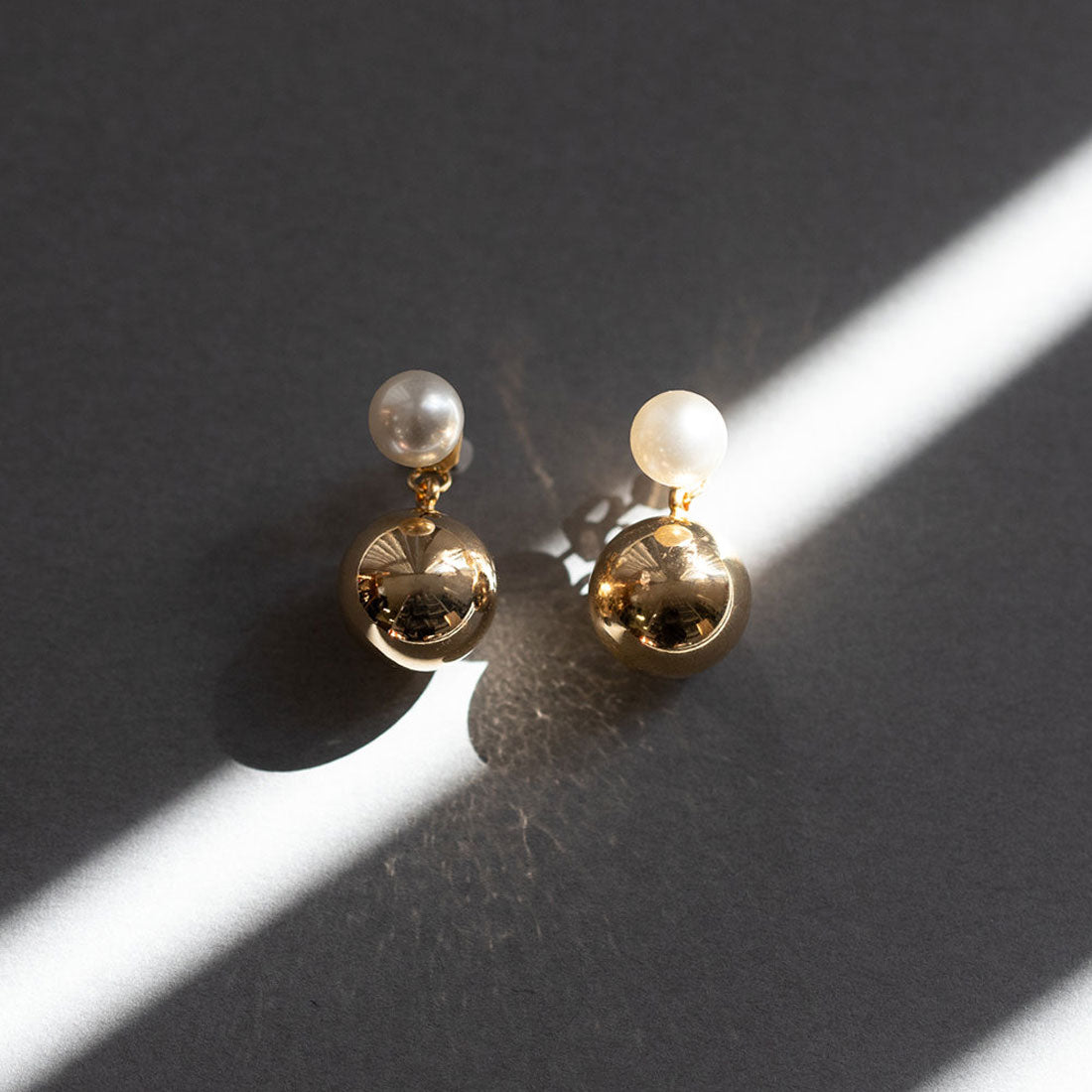 クリームドット Cream dot. パール×メタルボールのちょい揺れバックキャッチピアス （ピアス：ゴールド） ピアス：ゴールド