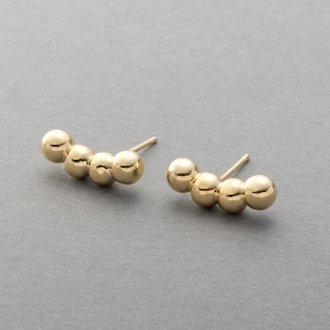 クリームドット Cream dot. 4連メタルボールが艶めくスタッドピアス （ピアス：ゴールド） ピアス：ゴールド