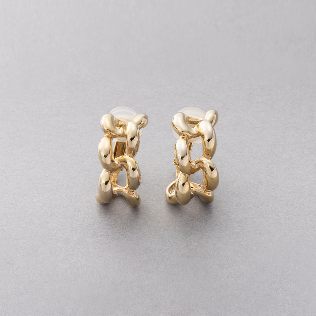 クリームドット Cream dot. モードな印象をプラス、チェーンモチーフのイヤリング （イヤリング：シルバー） イヤリング：シルバー