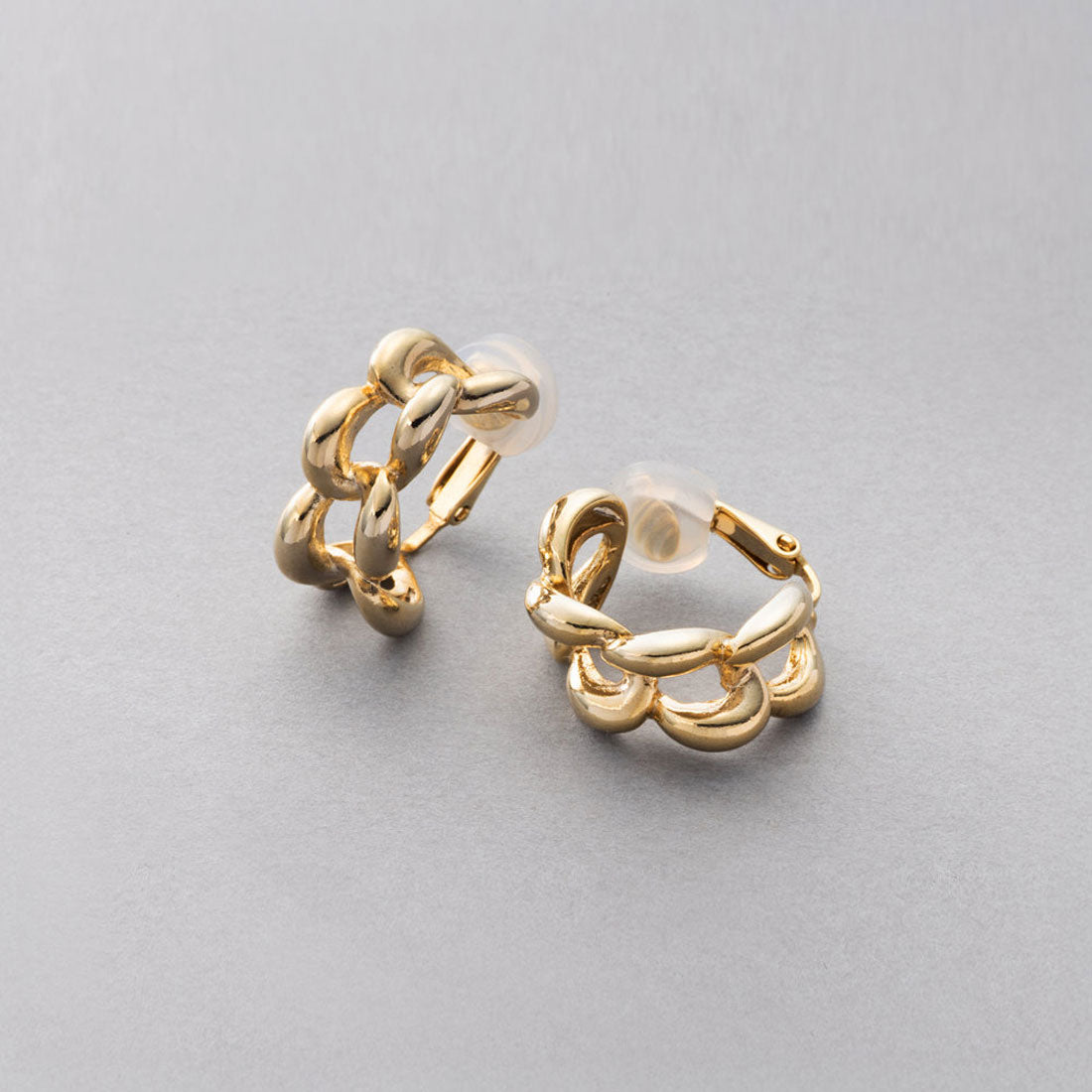 クリームドット Cream dot. モードな印象をプラス、チェーンモチーフのイヤリング （イヤリング：シルバー） イヤリング：シルバー