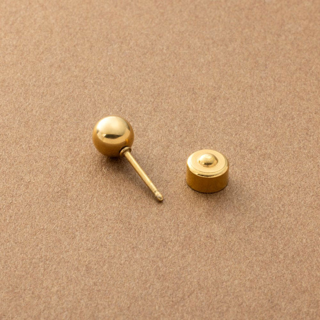 クリームドット Cream dot. メタルボールのステンレス製プッシュロックピアス （4mm：ゴールド） 4mm：ゴールド