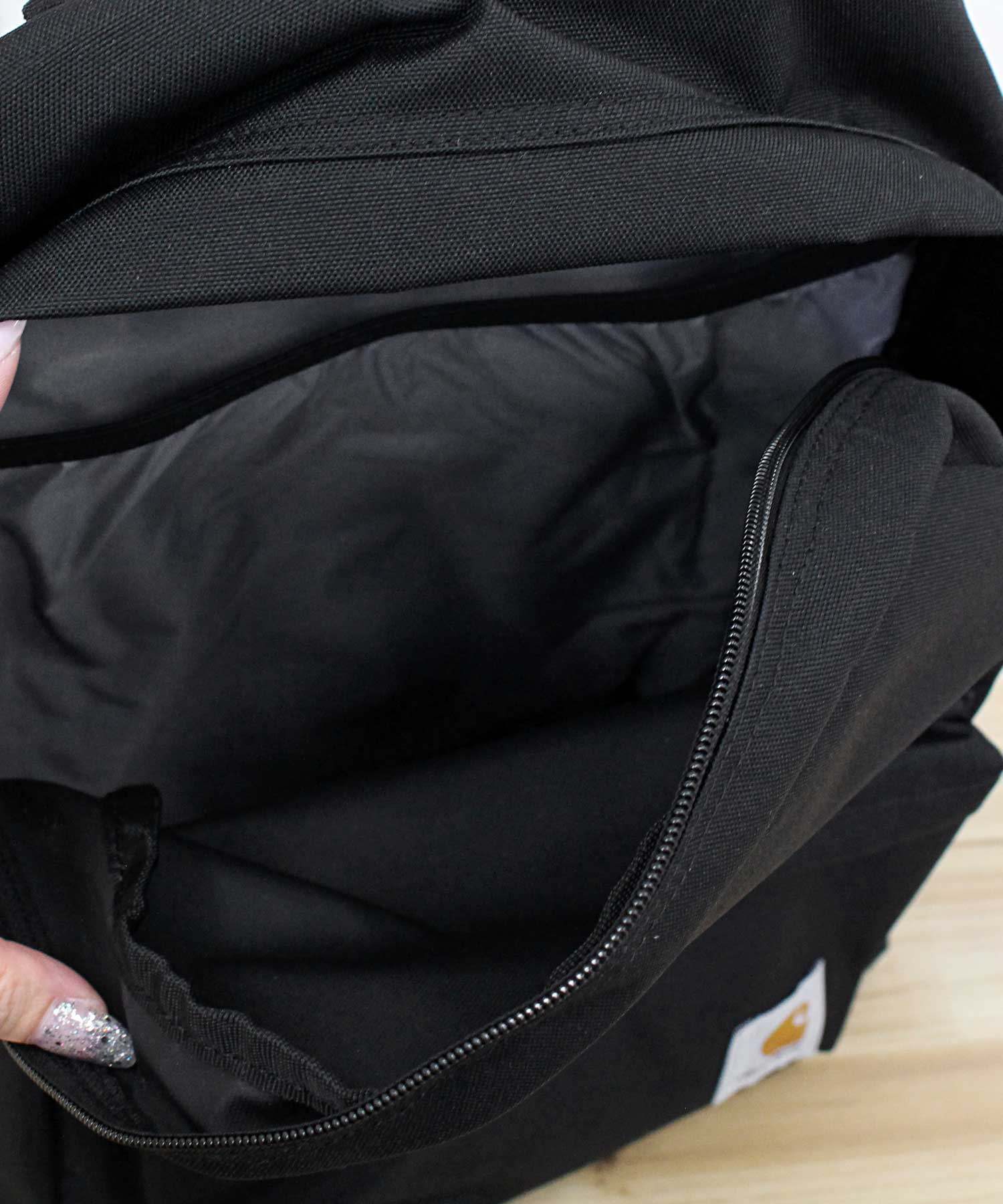 カーハート Carhartt クラシック バックパック CLASSIC BACKPACK 21L ブランド 鞄 バッグ カバン リュックサック ラップトップ デイパック ノートPCスリーブ付き 撥水加工 メンズ レディース （3-ブラウン） 3-ブラウン