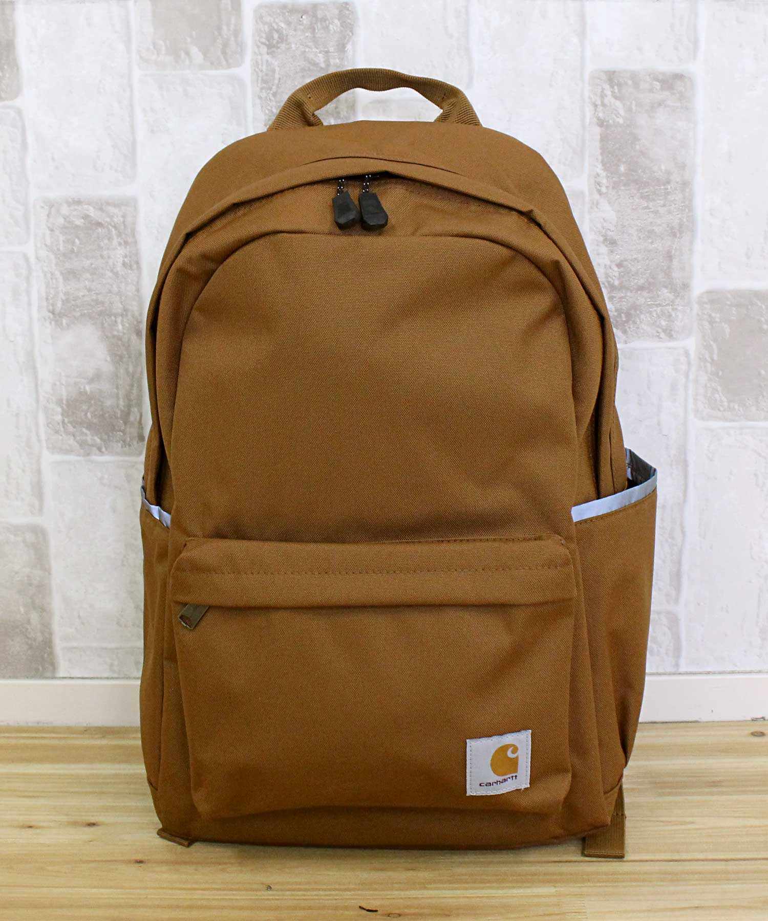 カーハート Carhartt クラシック バックパック CLASSIC BACKPACK 21L ブランド 鞄 バッグ カバン リュックサック ラップトップ デイパック ノートPCスリーブ付き 撥水加工 メンズ レディース （3-ブラウン） 3-ブラウン