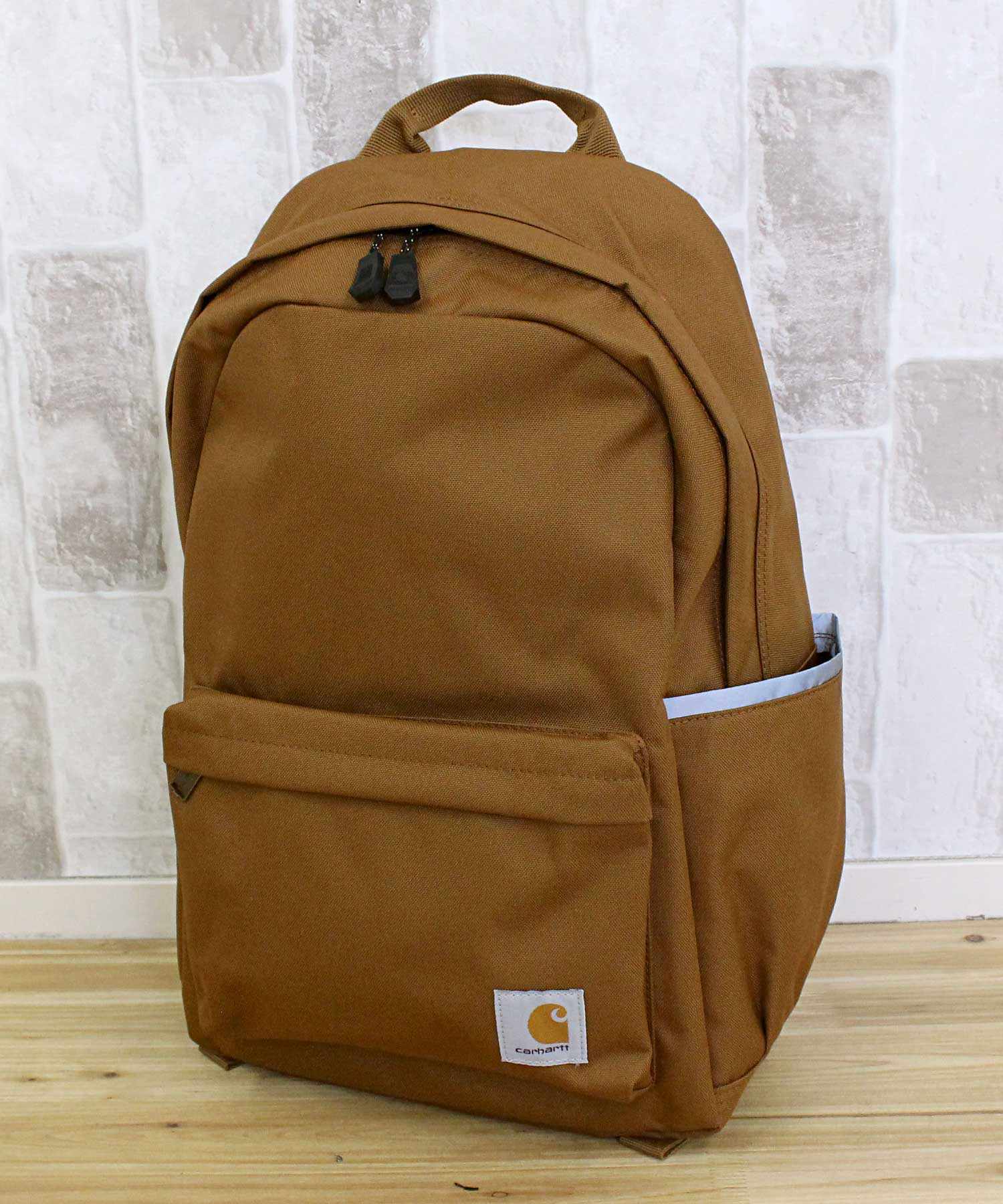 カーハート Carhartt クラシック バックパック CLASSIC BACKPACK 21L ブランド 鞄 バッグ カバン リュックサック ラップトップ デイパック ノートPCスリーブ付き 撥水加工 メンズ レディース （3-ブラウン） 3-ブラウン
