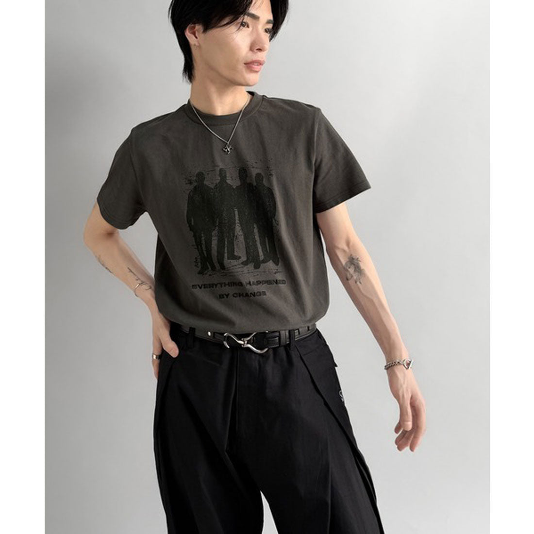 クラシカルエルフ Classical Elf 《Haruto×クラシカルエルフコラボ》綿100％メッセージ刺繍入りグラフィックTシャツ（半袖） （チャコールグレー） チャコールグレー