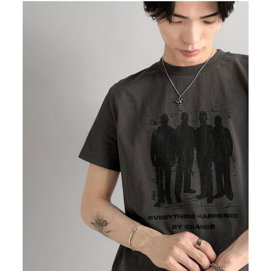 クラシカルエルフ Classical Elf 《Haruto×クラシカルエルフコラボ》綿100％メッセージ刺繍入りグラフィックTシャツ（半袖） （チャコールグレー） チャコールグレー