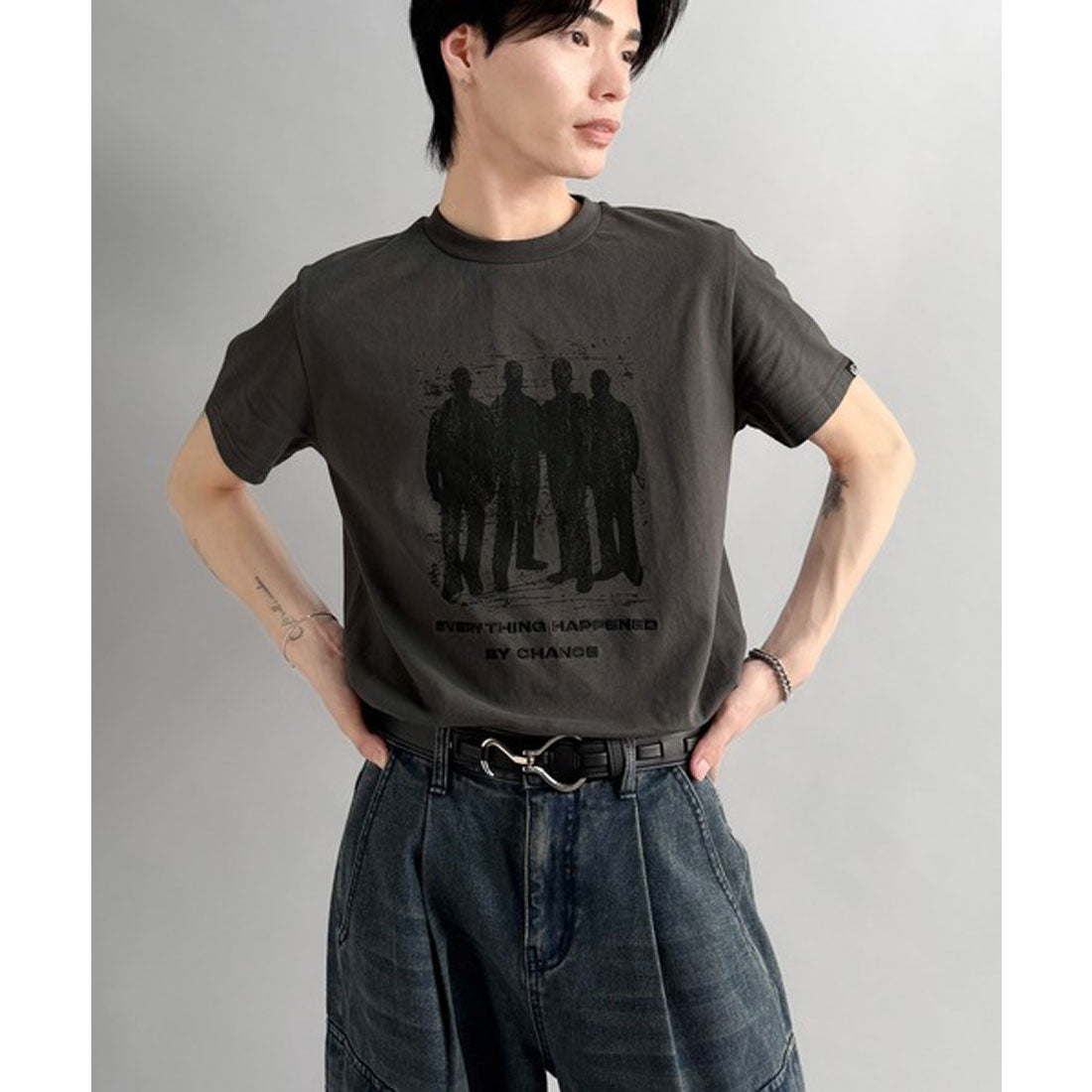 クラシカルエルフ Classical Elf 《Haruto×クラシカルエルフコラボ》綿100％メッセージ刺繍入りグラフィックTシャツ（半袖） （チャコールグレー） チャコールグレー