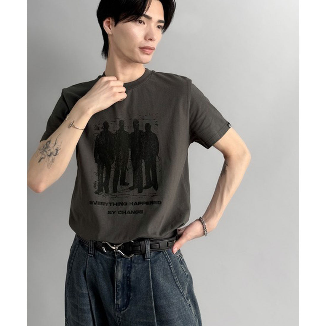 クラシカルエルフ Classical Elf 《Haruto×クラシカルエルフコラボ》綿100％メッセージ刺繍入りグラフィックTシャツ（半袖） （チャコールグレー） チャコールグレー