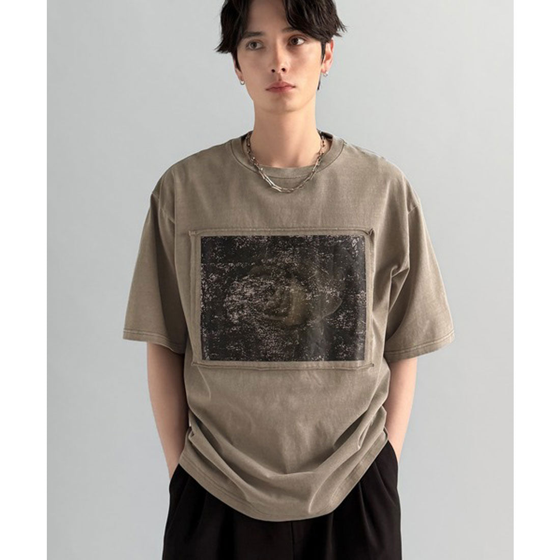 クラシカルエルフ Classical Elf 「一目惚れ。」ピグメント加工ダブルレイヤーデザインプリントTシャツ （グレイッシュベージュ） グレイッシュベージュ