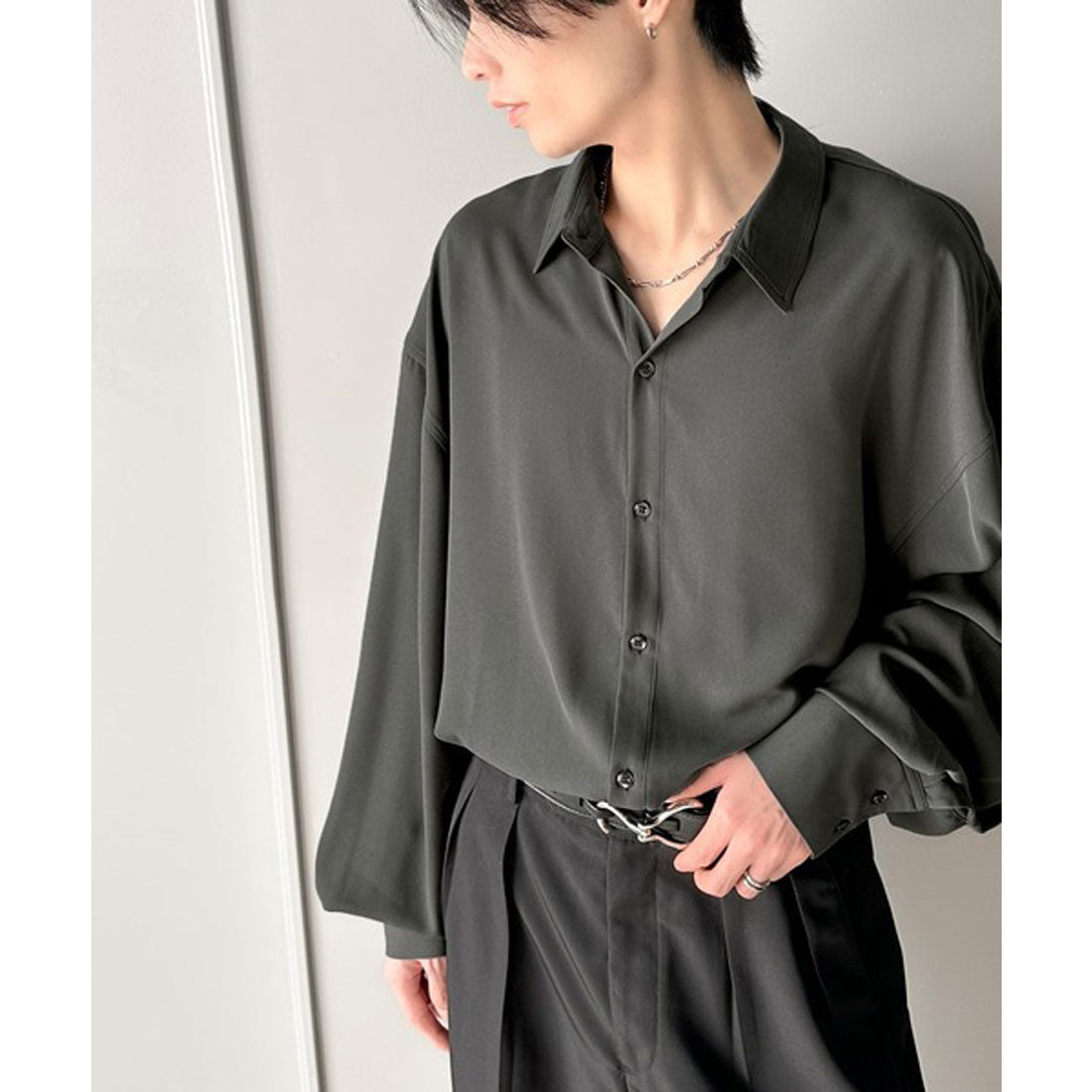 クラシカルエルフ Classical Elf どんなシーンでも映える。とろみポリツイルオーバーサイズシャツ（長袖） （チャコール） チャコール
