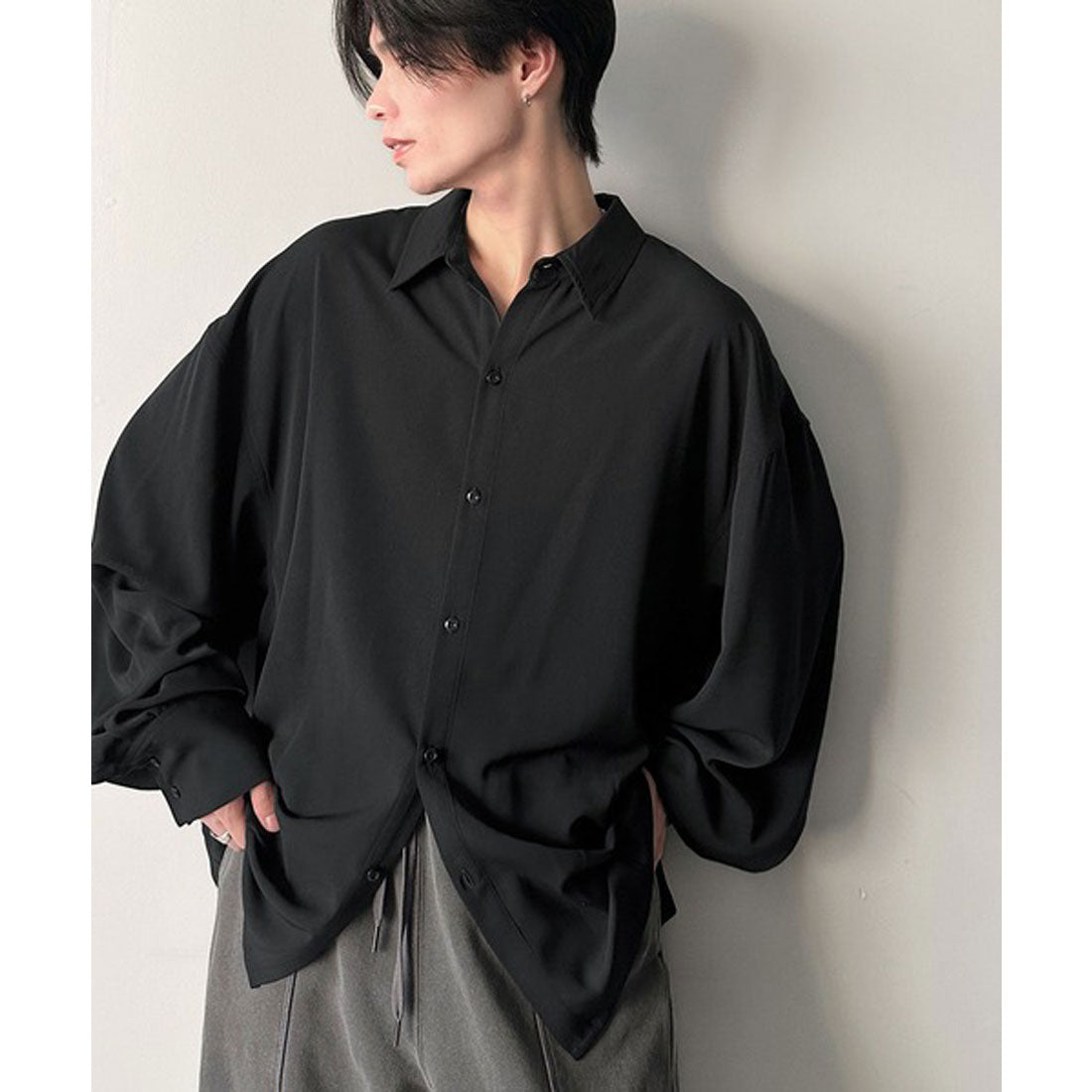 クラシカルエルフ Classical Elf どんなシーンでも映える。とろみポリツイルオーバーサイズシャツ（長袖） （チャコール） チャコール