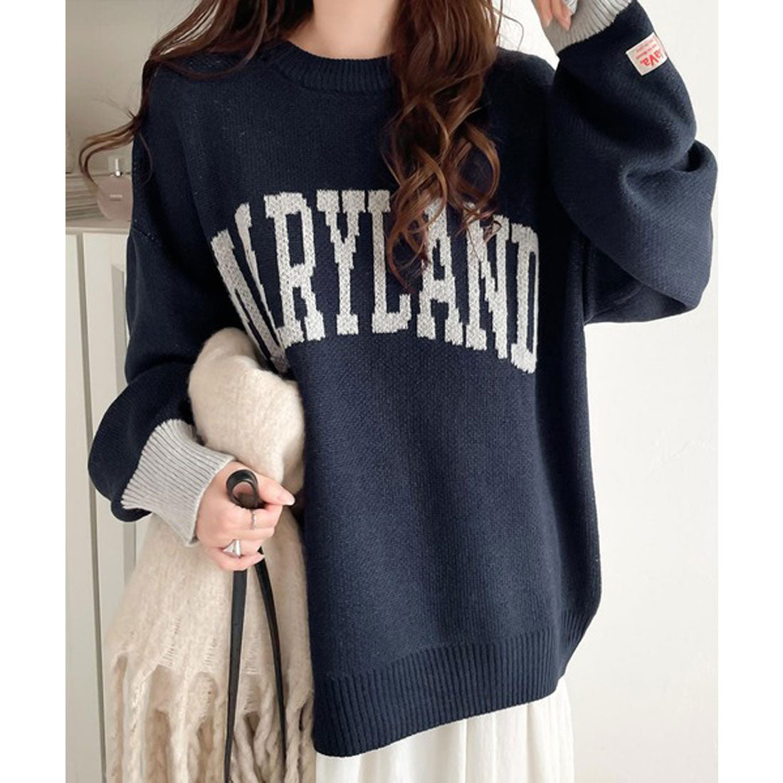 Classical Elf Classical Elf 《JaVa Collaboration》 A staple of adult casual wear. 2-way MIX yarn bi-color logo knit pullover.